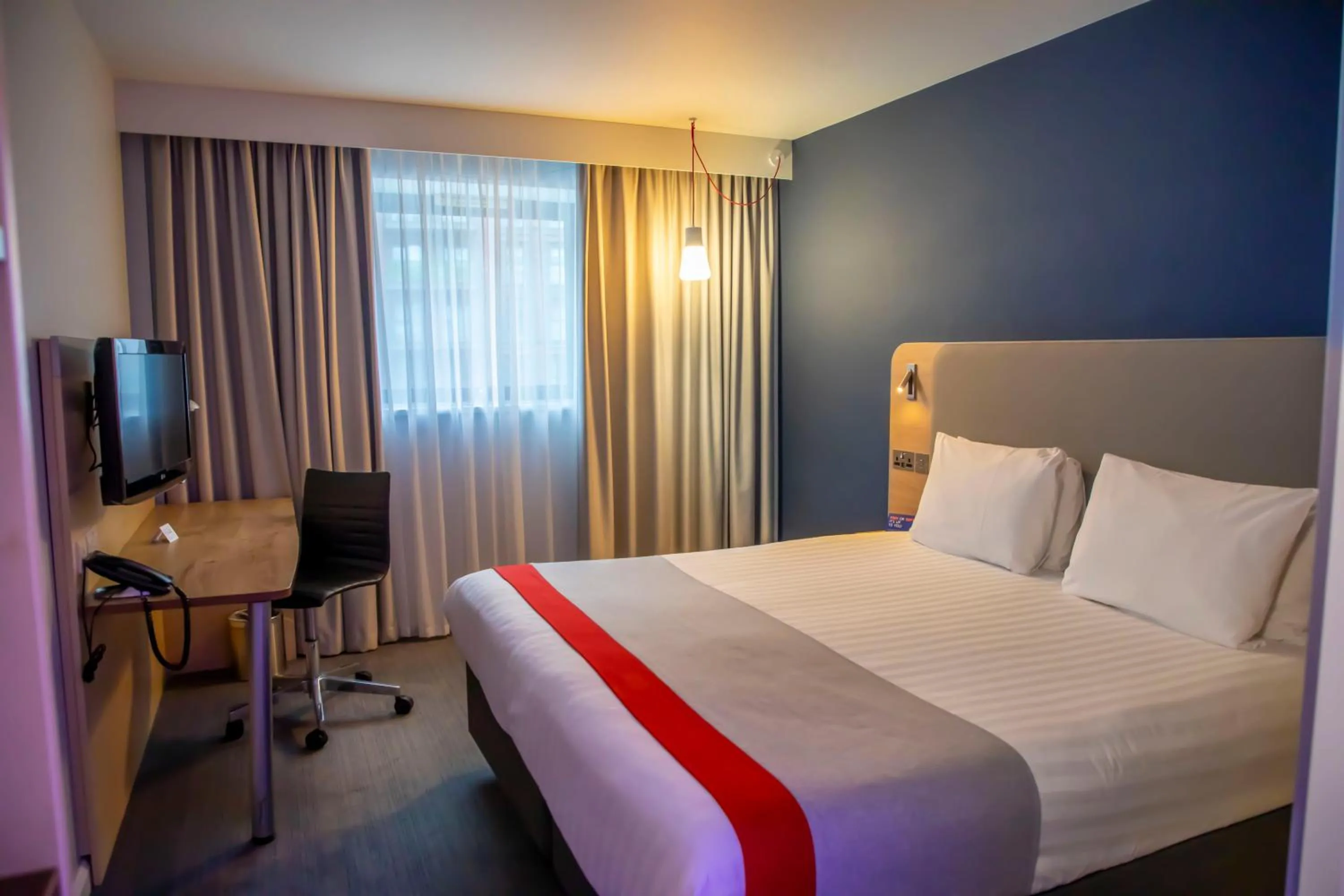 Bed in Holiday Inn Express Royal Docks by IHG