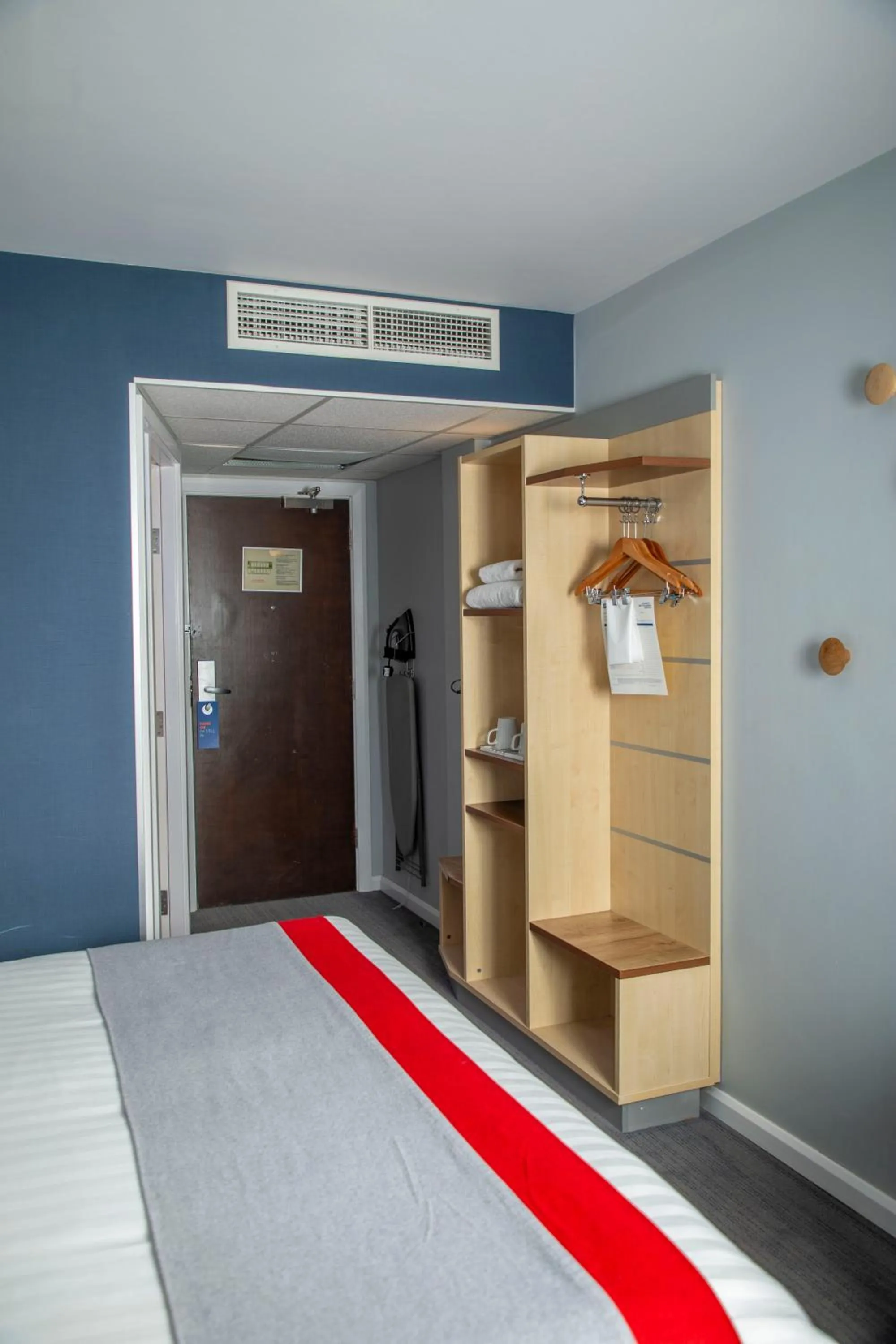 Bed in Holiday Inn Express Royal Docks by IHG