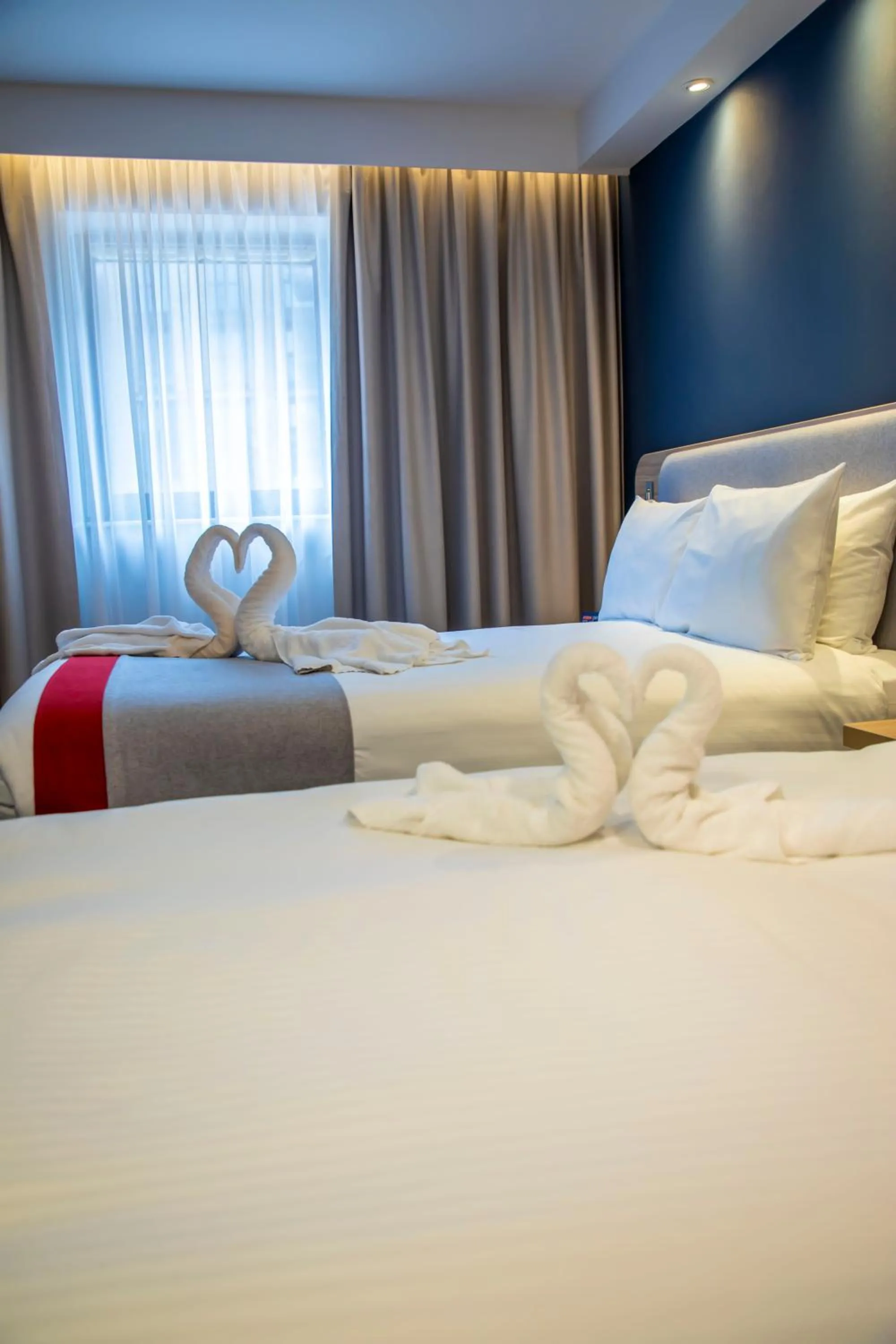 Bed in Holiday Inn Express Royal Docks by IHG