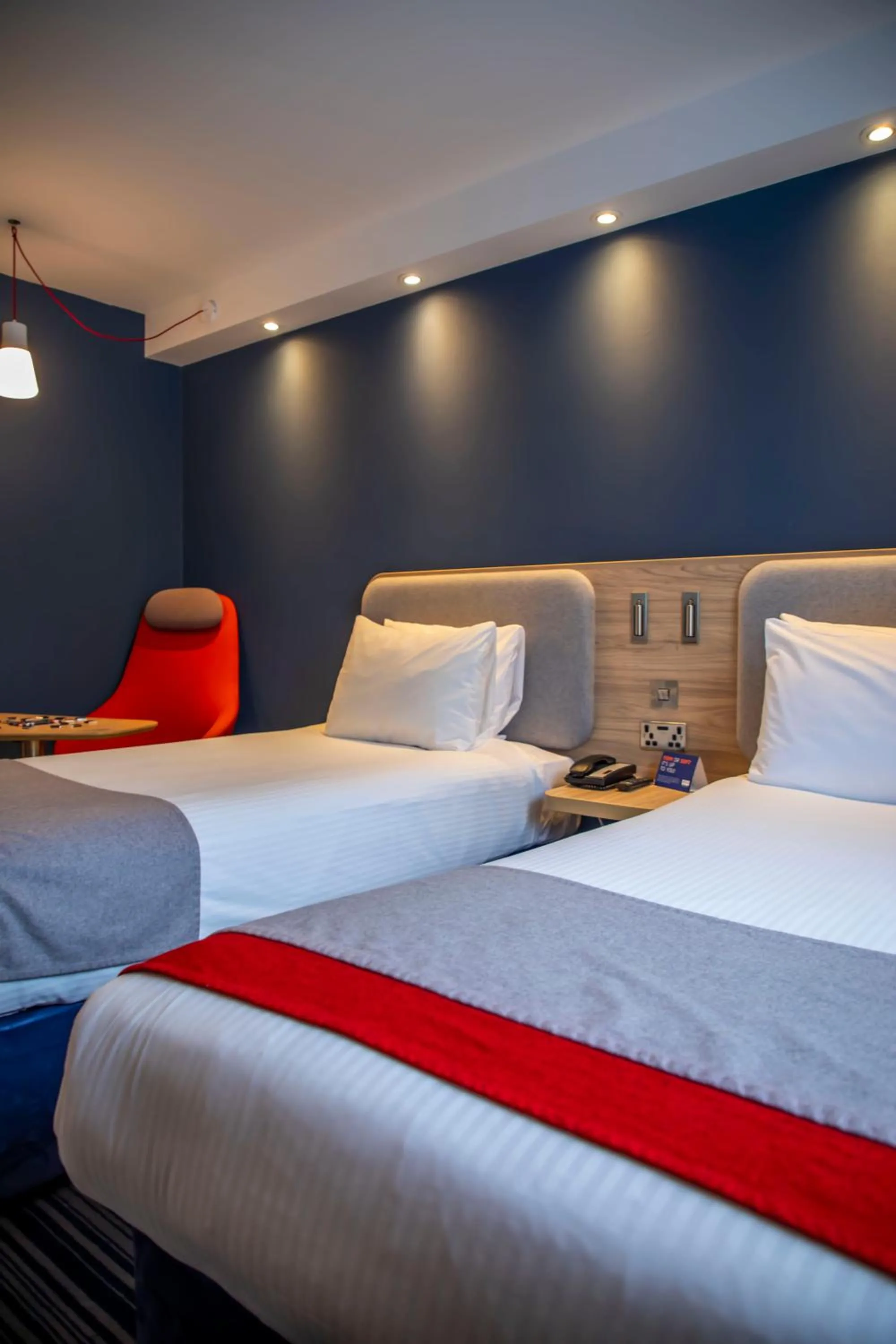 Bed in Holiday Inn Express Royal Docks by IHG