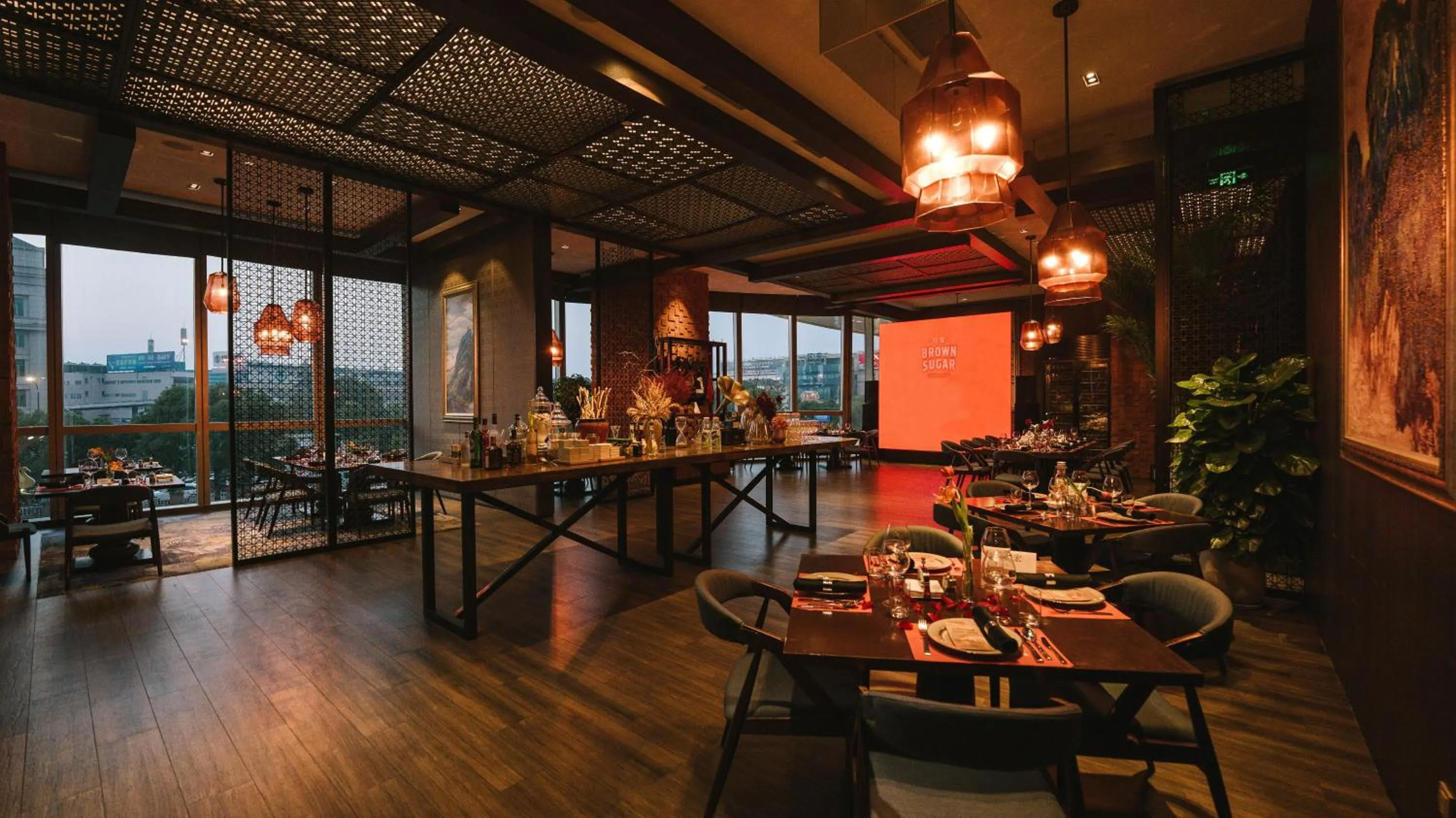 Restaurant/places to eat in Shangri-La Yiwu - 3 Min To The Mall, Free Coffee At Lobby