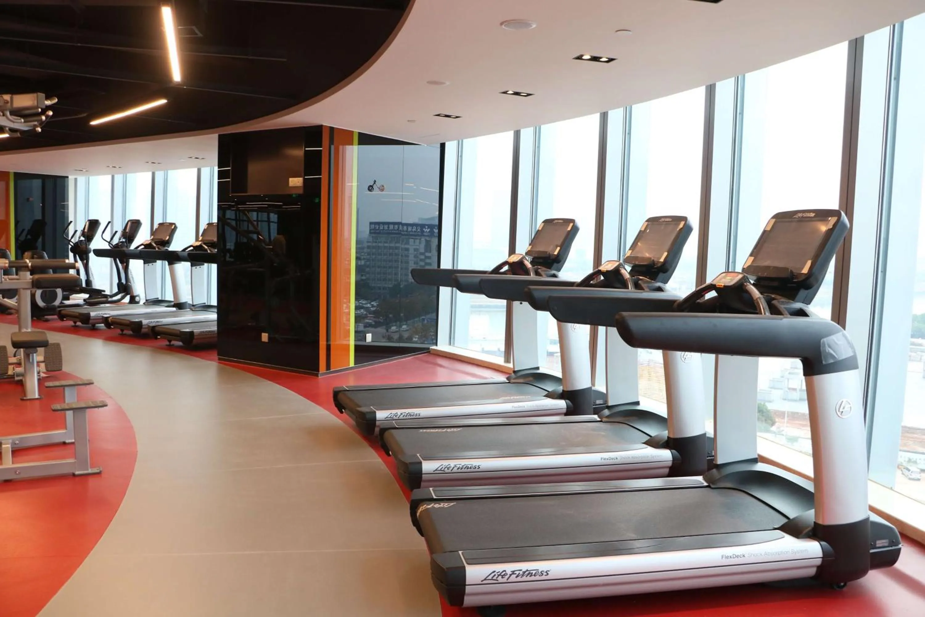 Fitness centre/facilities in Shangri-La Yiwu - 3 Min To The Mall, Free Coffee At Lobby