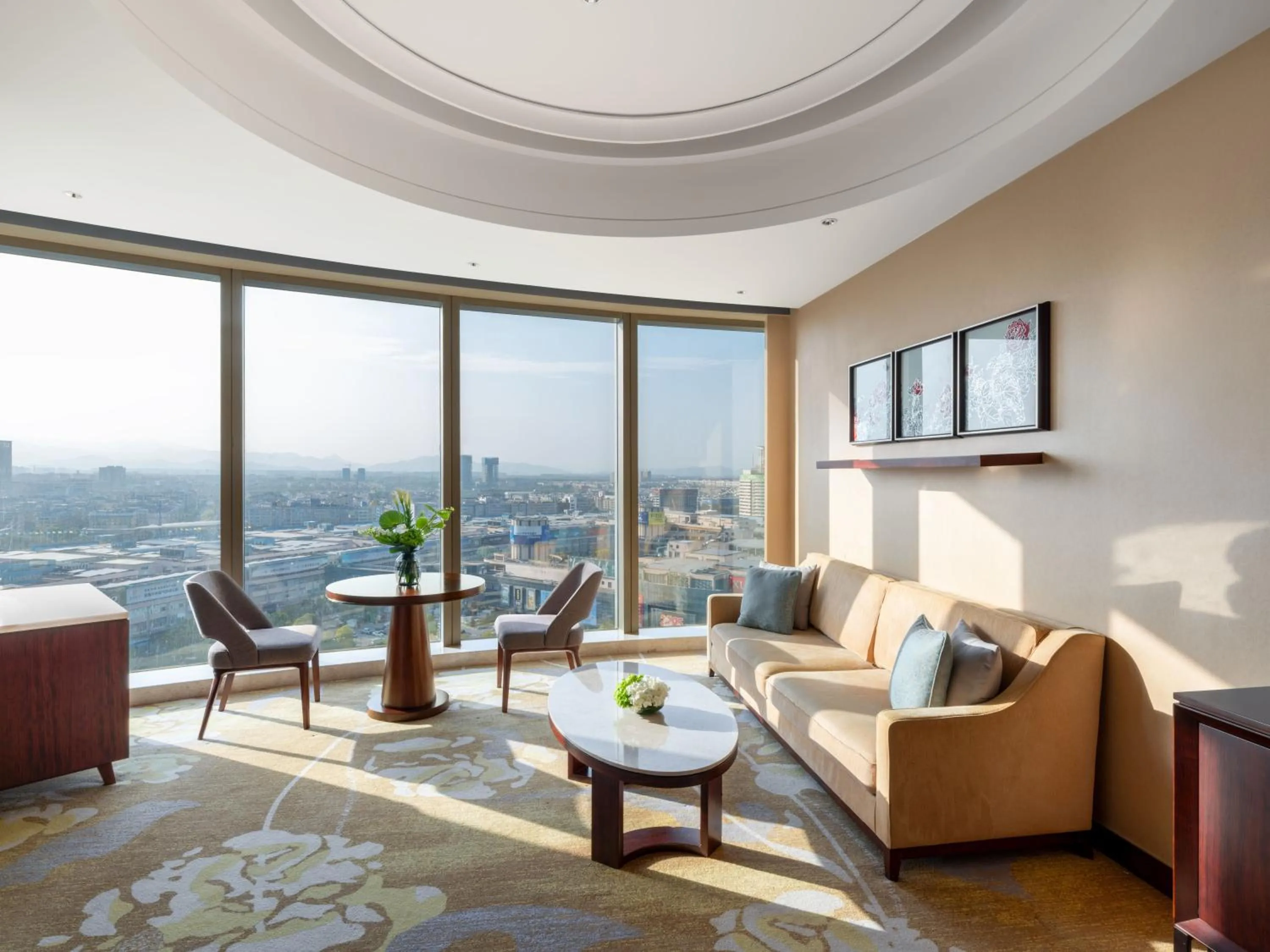 Living room in Shangri-La Yiwu - 3 Min To The Mall, Free Coffee At Lobby