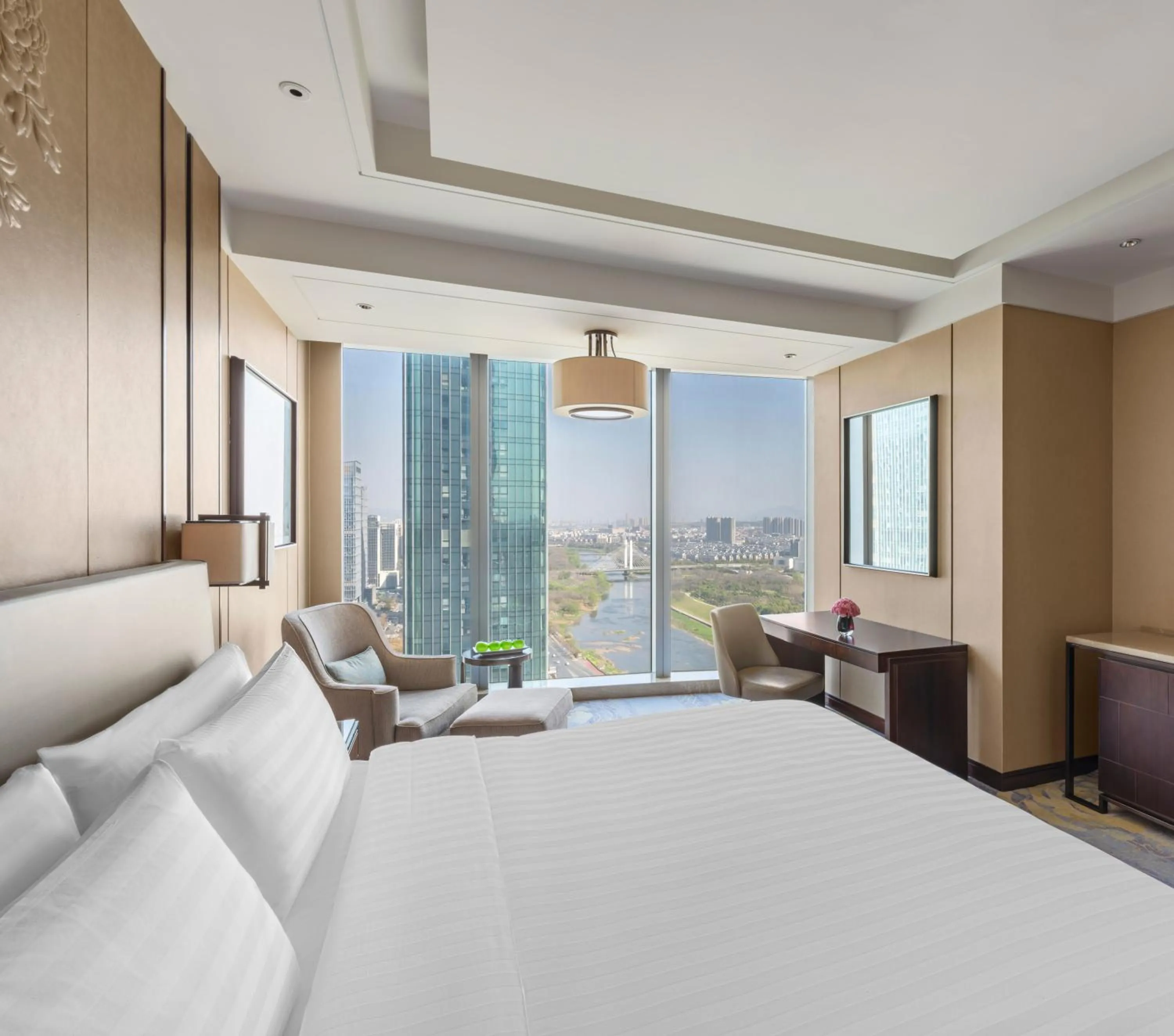 Bedroom, Bed in Shangri-La Yiwu - 3 Min To The Mall, Free Coffee At Lobby