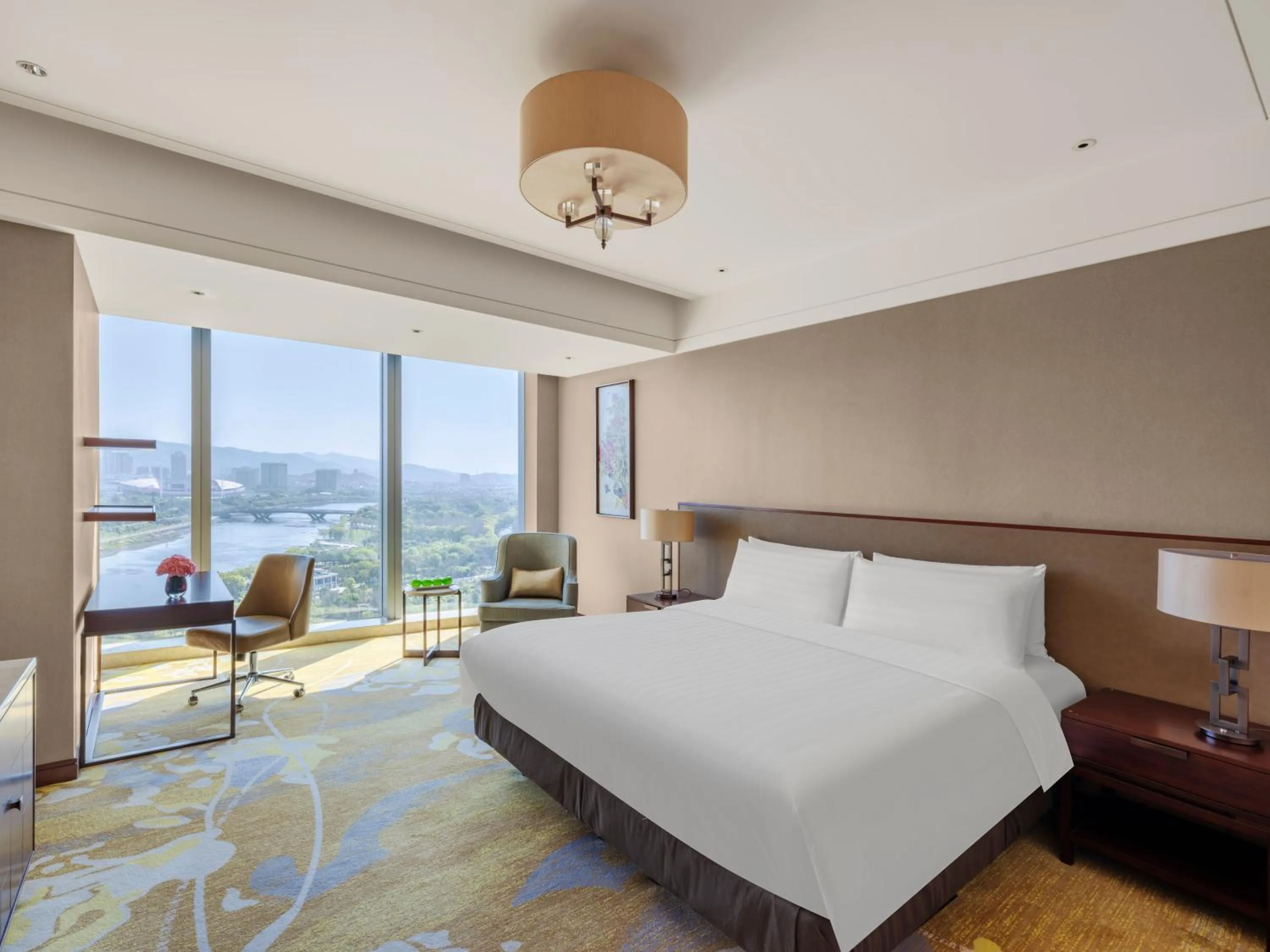 Bedroom, Bed in Shangri-La Yiwu - 3 Min To The Mall, Free Coffee At Lobby