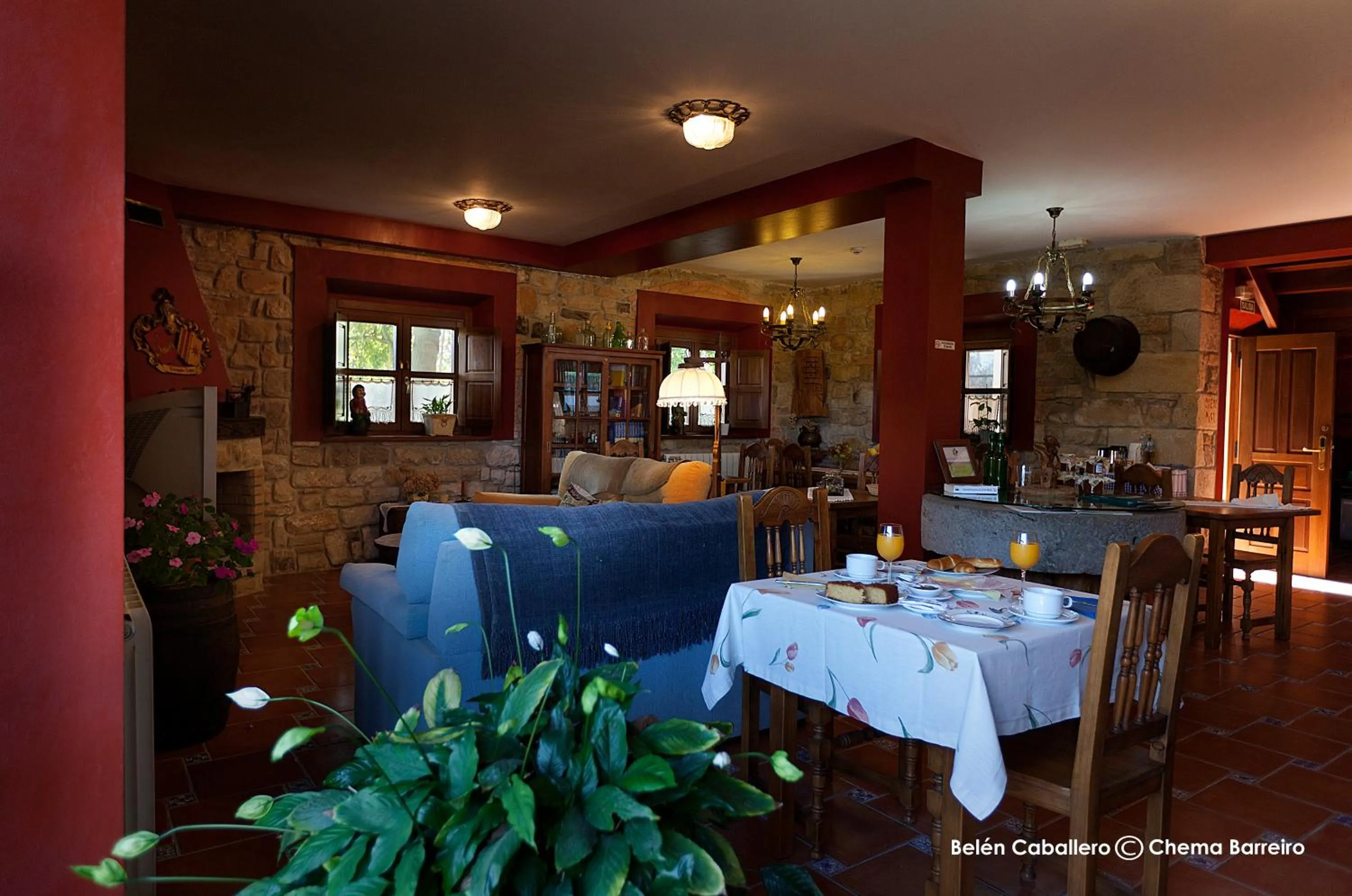 Communal lounge/ TV room in La Casona de Quintes