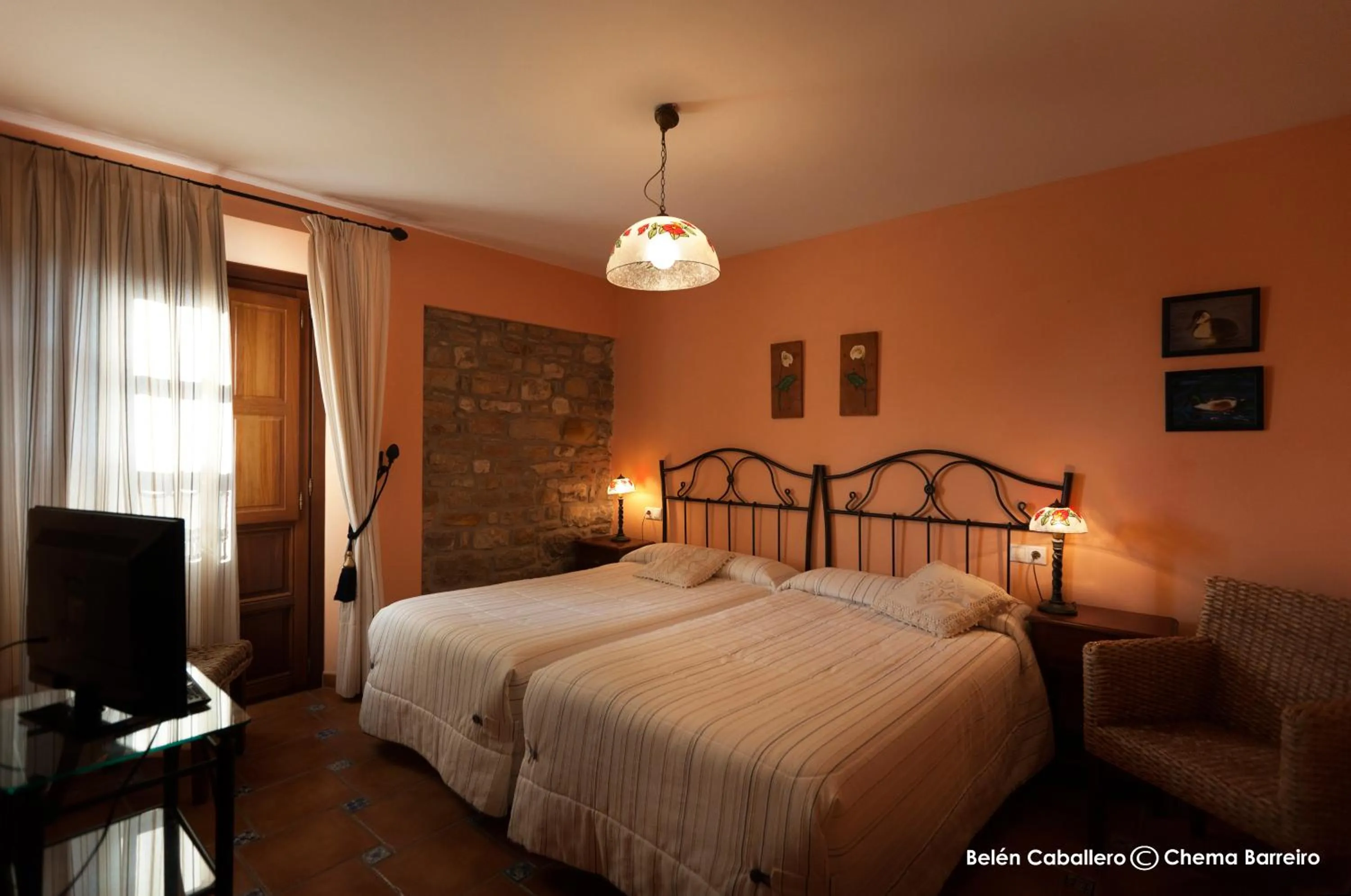 Photo of the whole room in La Casona de Quintes