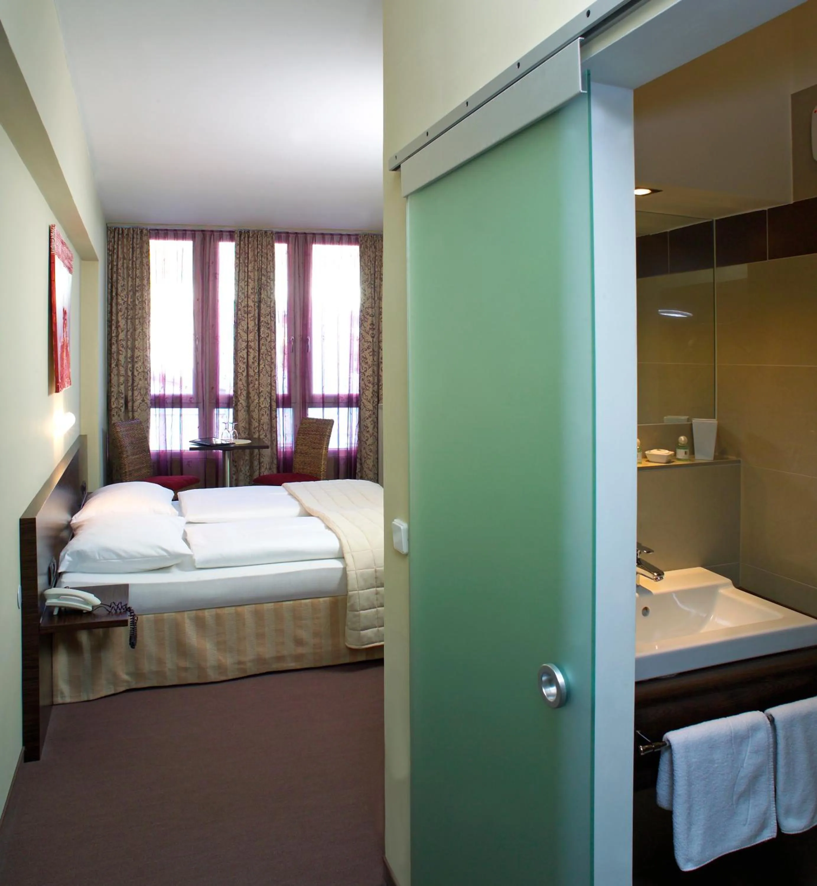 Photo of the whole room, Bed in Parkhotel Eisenstadt