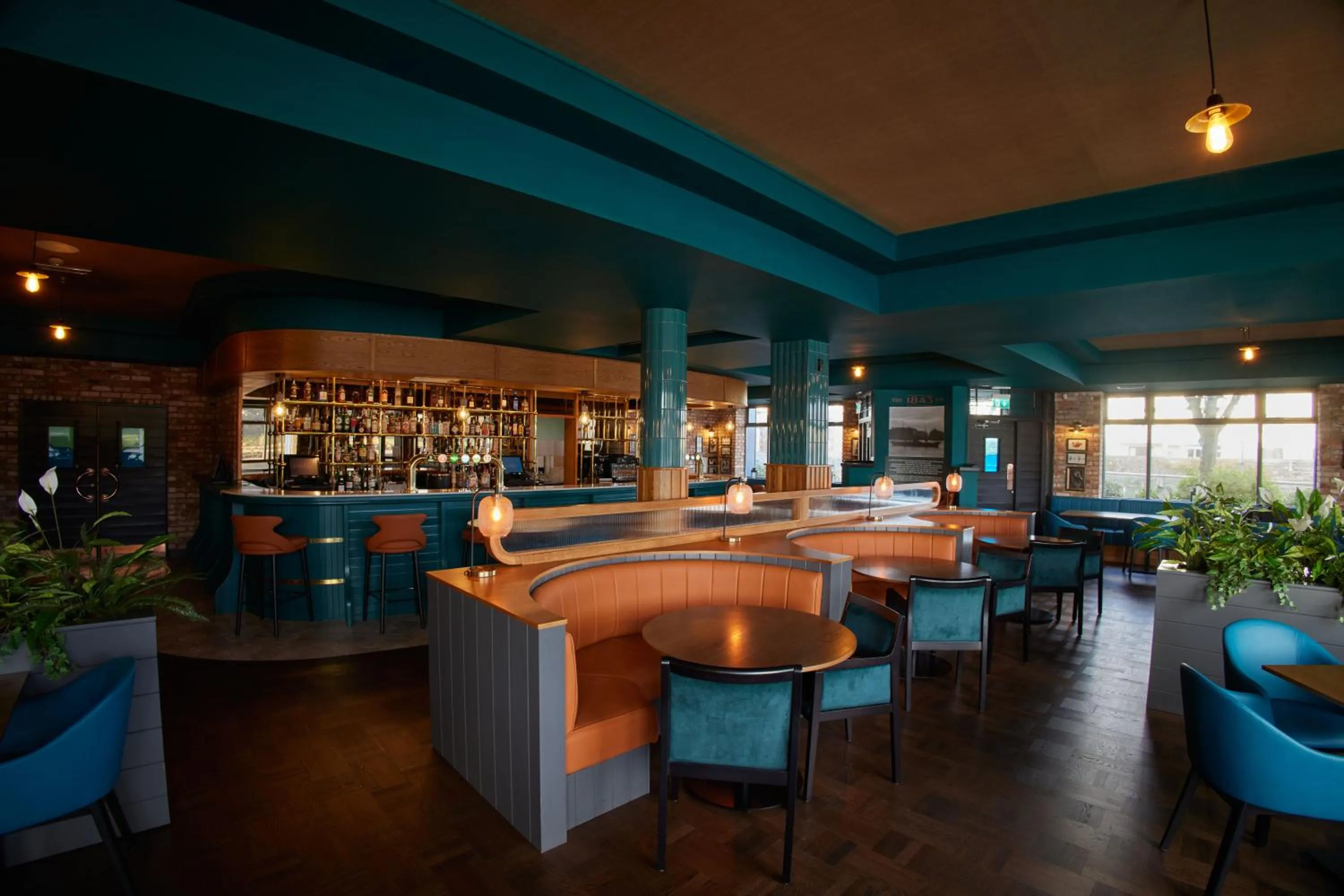 Lounge or bar in Waterford Marina Hotel