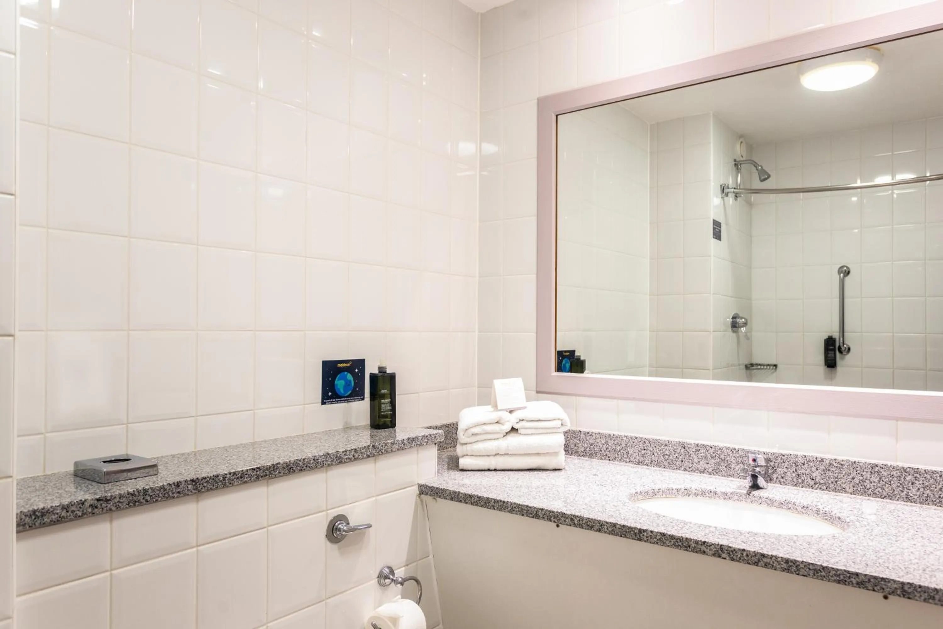 Shower in Maldron Hotel & Leisure Centre, Oranmore Galway
