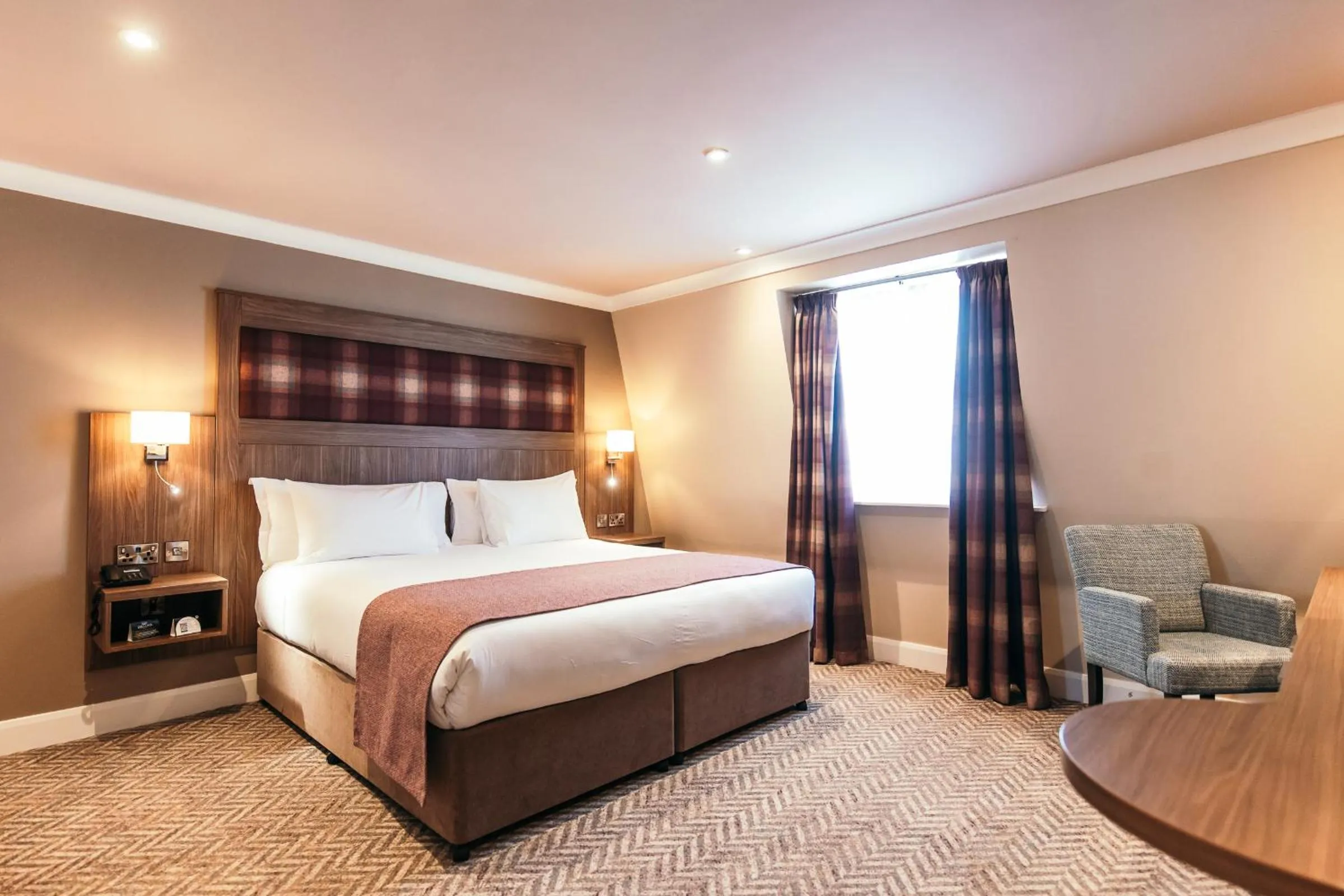 Bedroom, Bed in Dillon’s Hotel