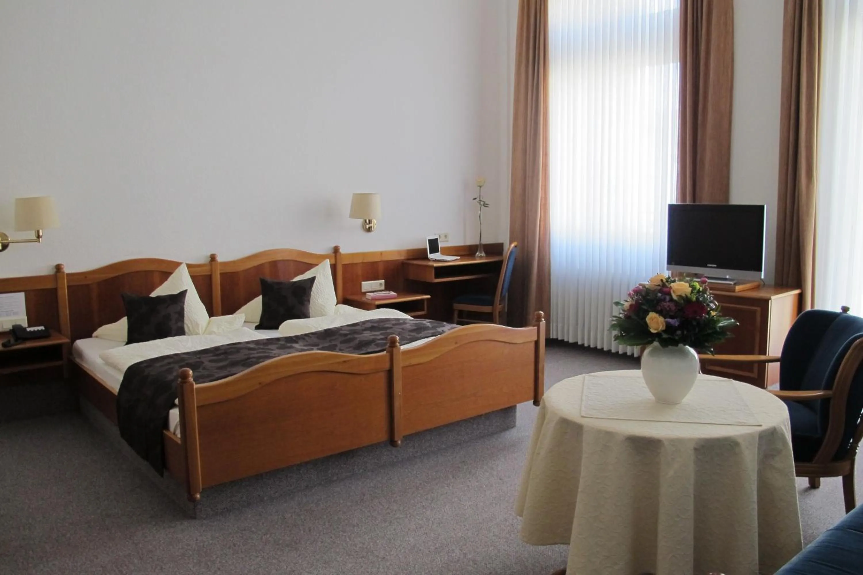 Photo of the whole room, Bed in Hotel Anlage Heidelberg