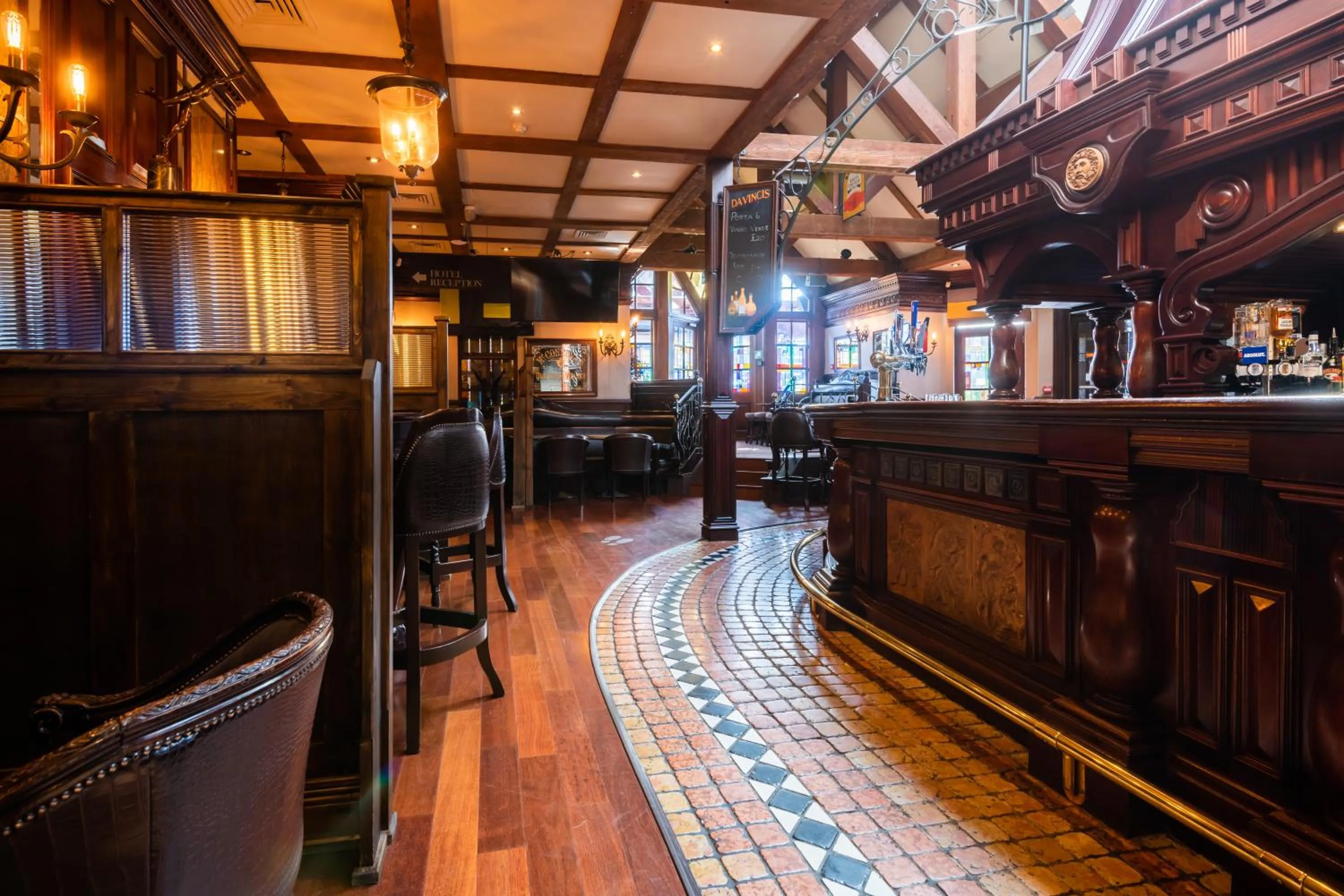 Restaurant/places to eat in Da Vinci's Hotel