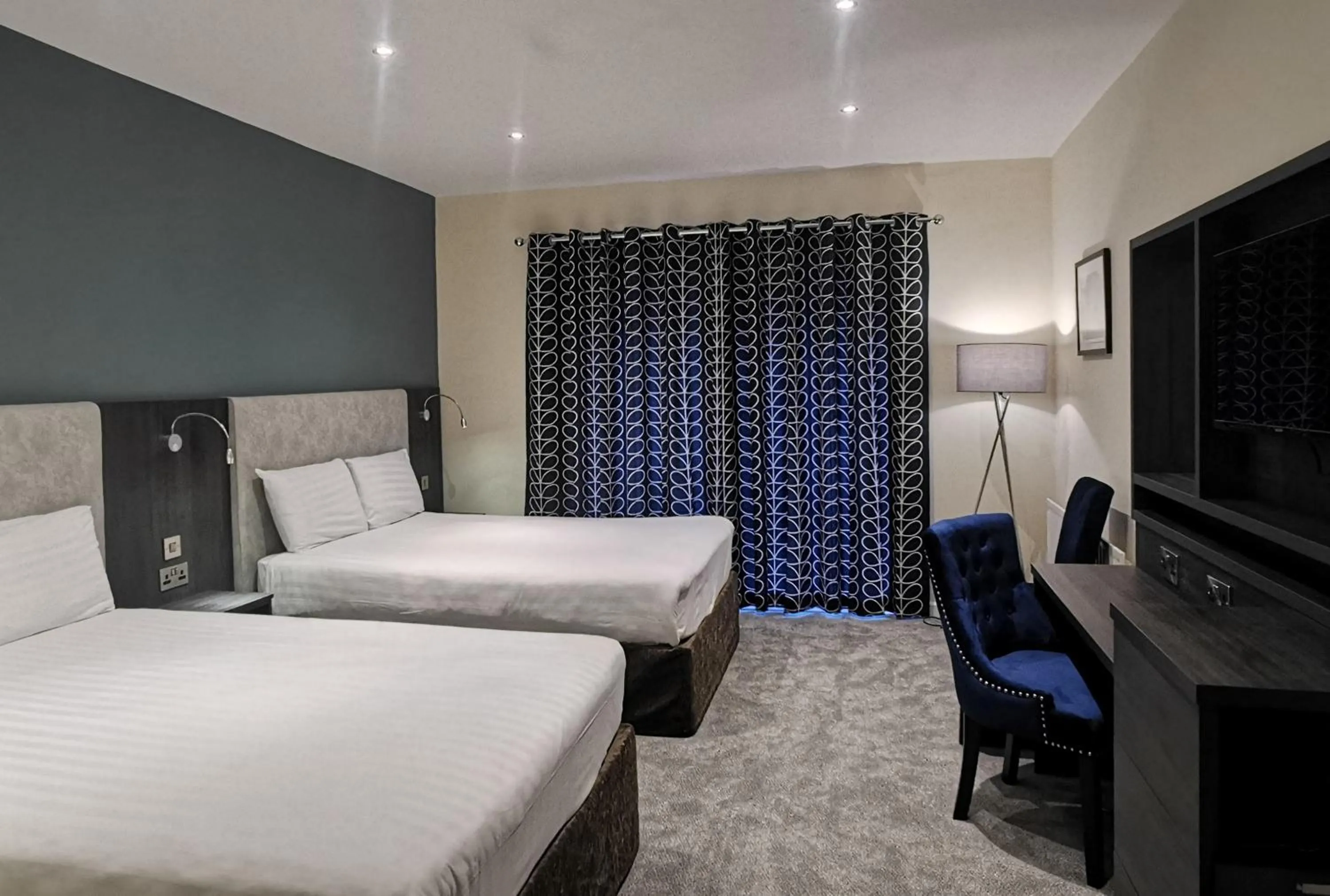 Bed in Da Vinci's Hotel