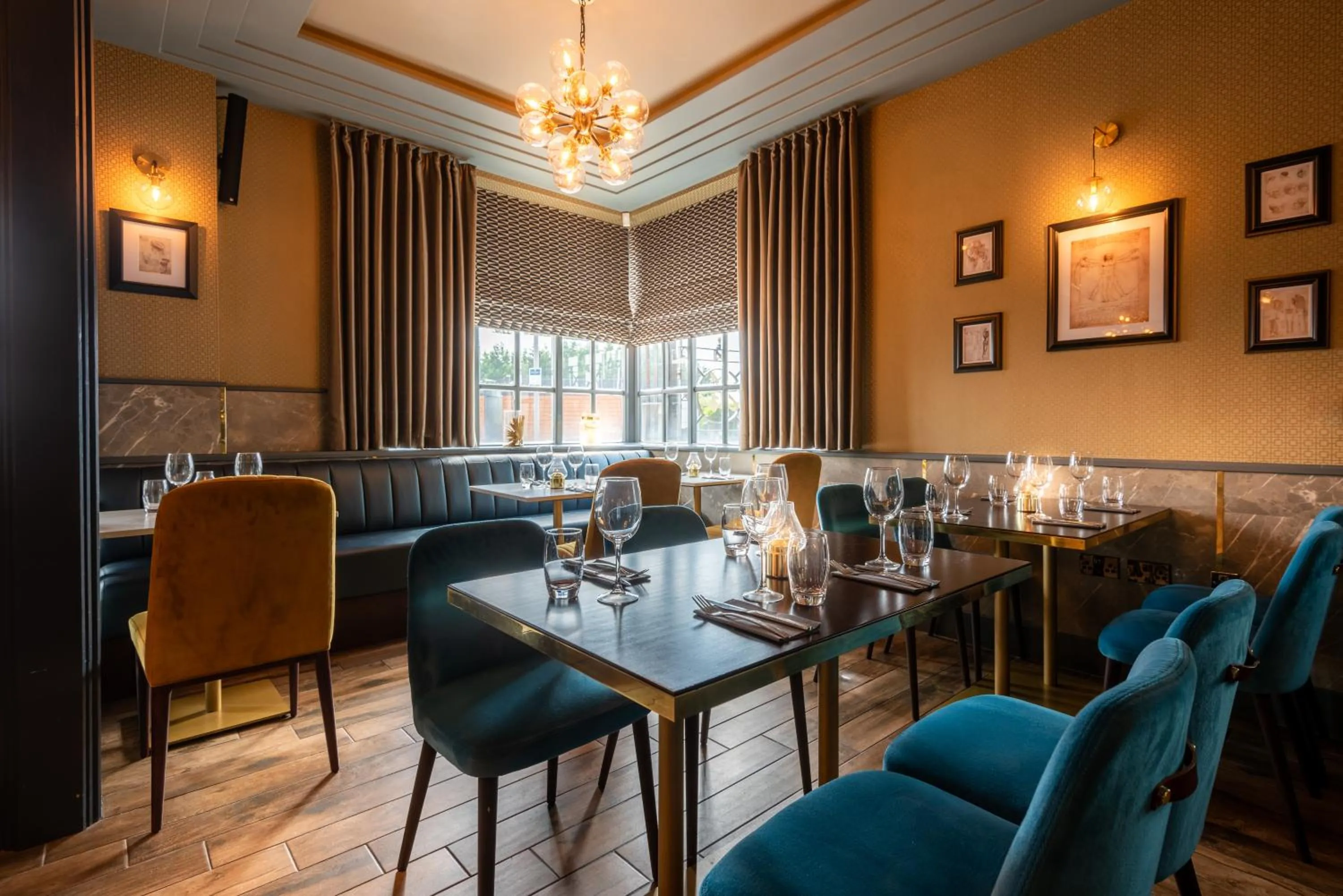 Restaurant/places to eat in Da Vinci's Hotel