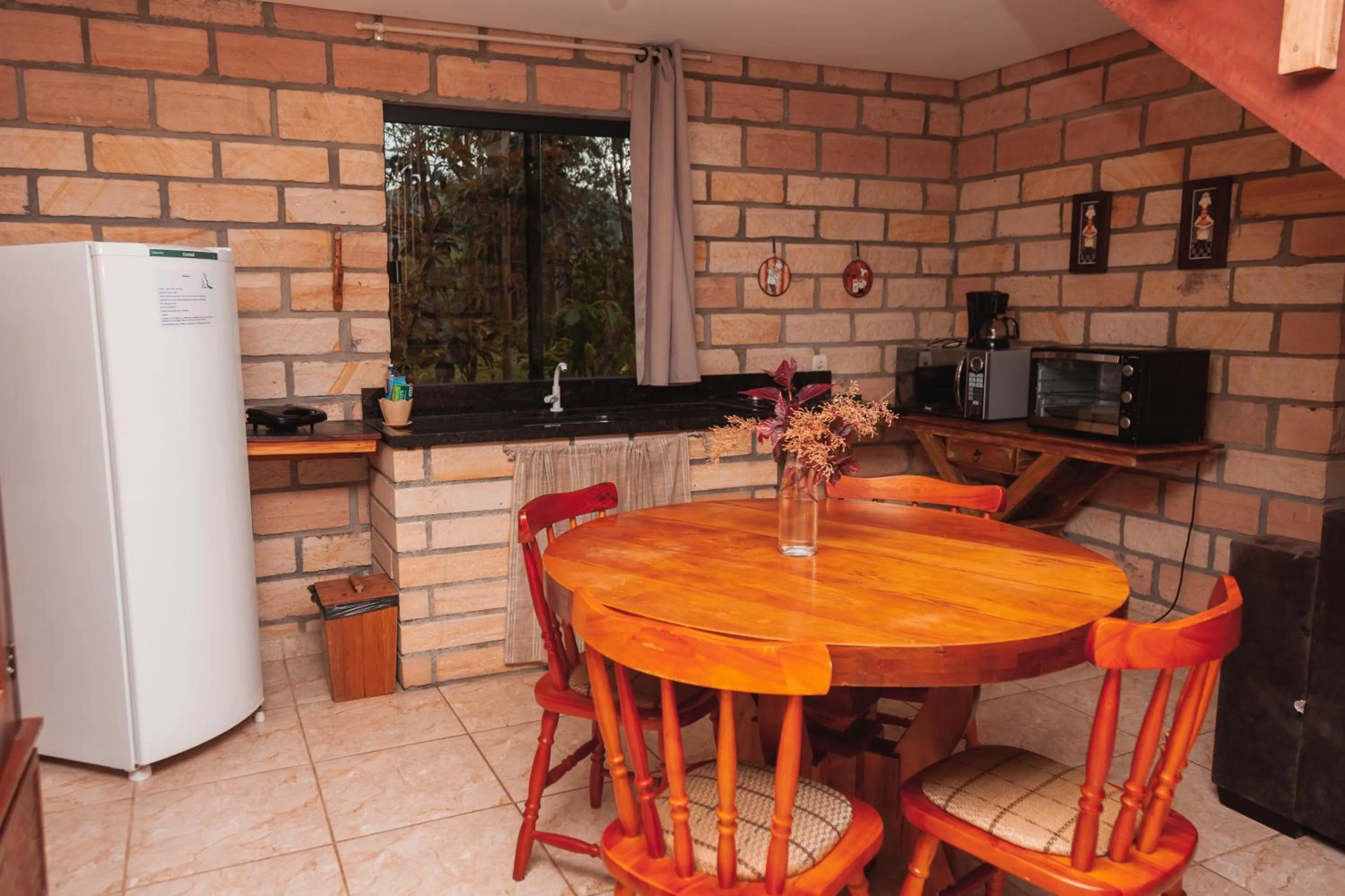 Kitchen or kitchenette in Pousada Água dos Canyons