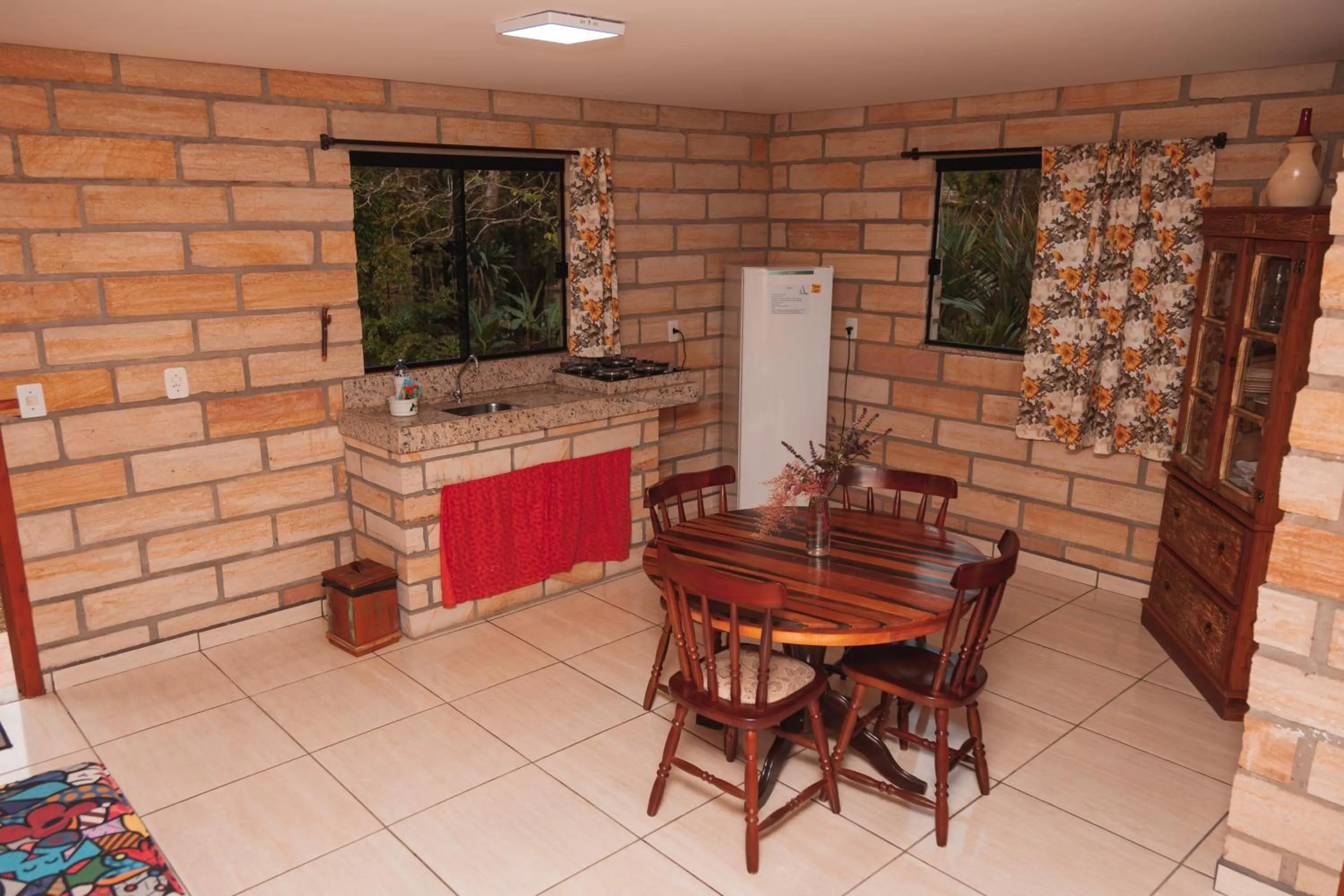 Kitchen or kitchenette in Pousada Água dos Canyons