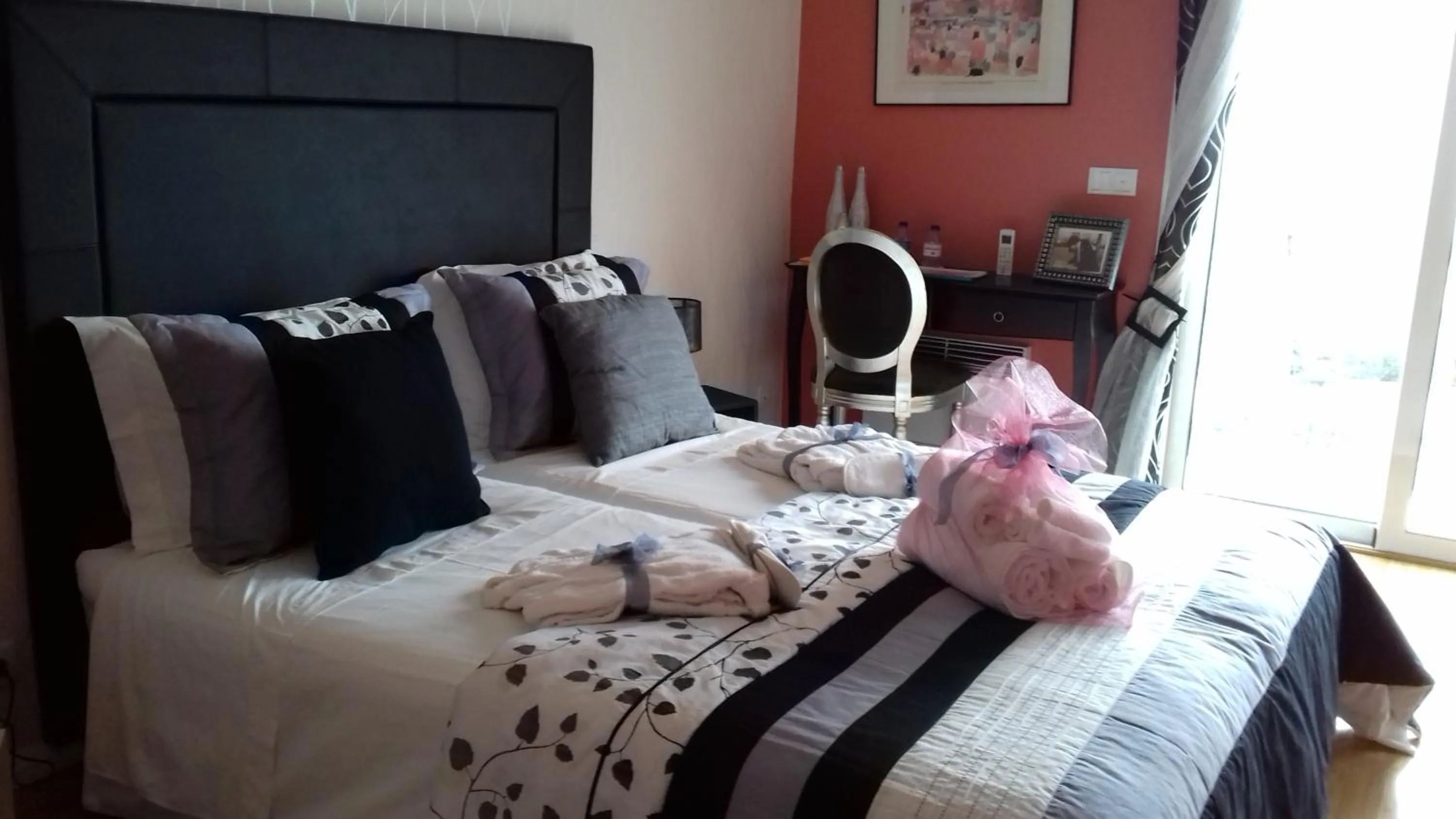 Photo of the whole room in B&B Villa Vale Flores