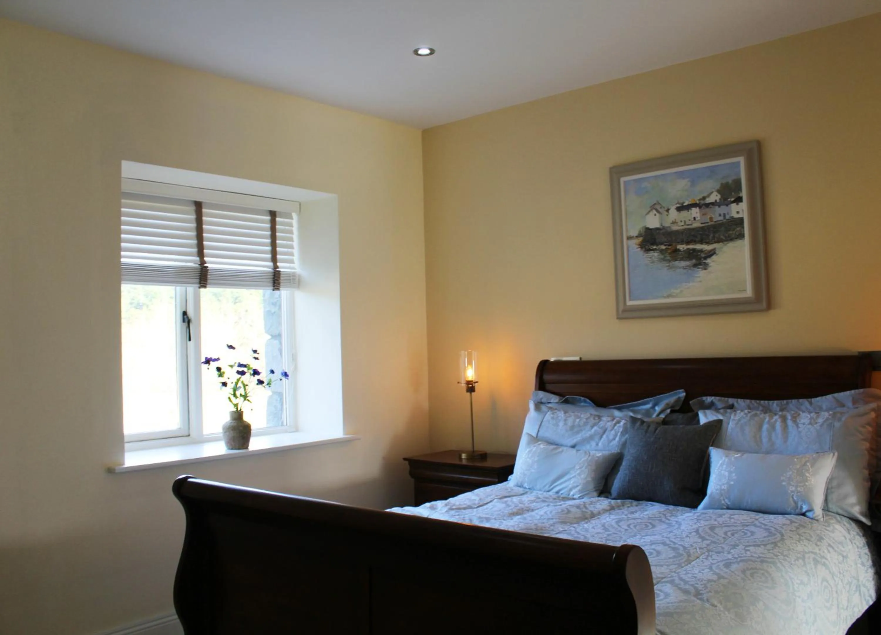 Bedroom, Seating Area in Castledale