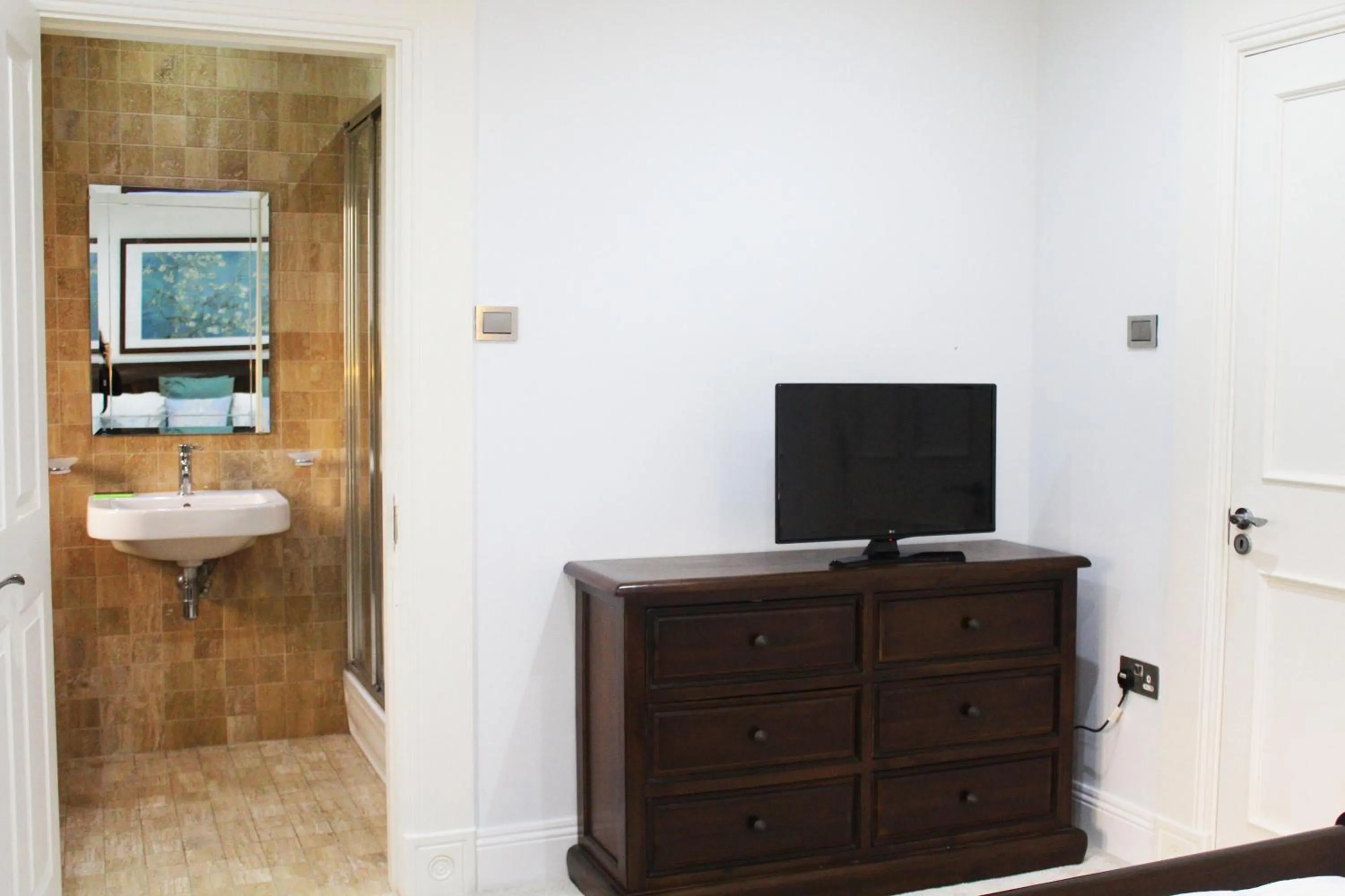 Bathroom, TV/Entertainment Center in Castledale