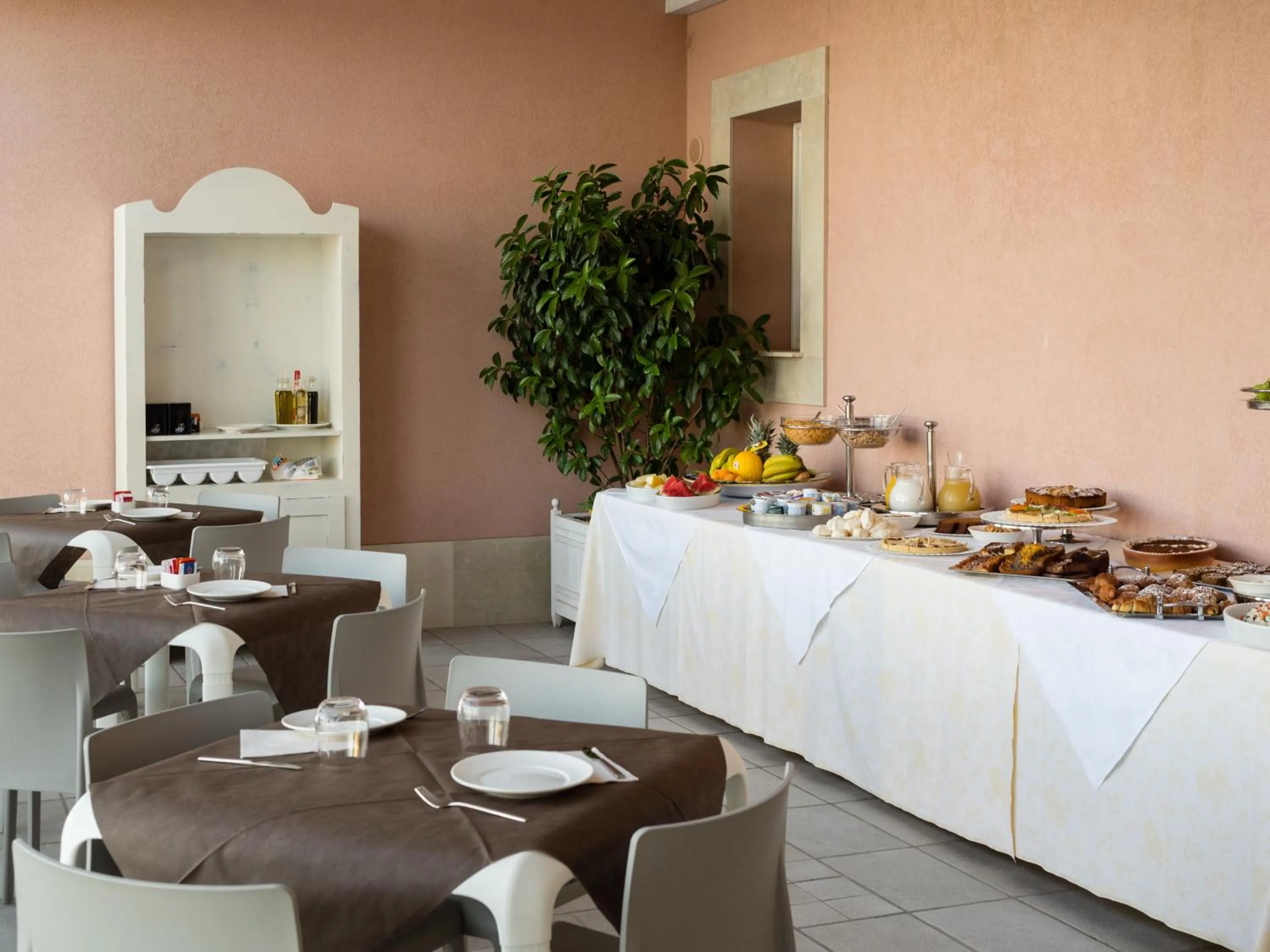 Buffet breakfast in Hotel Danieli Pozzallo