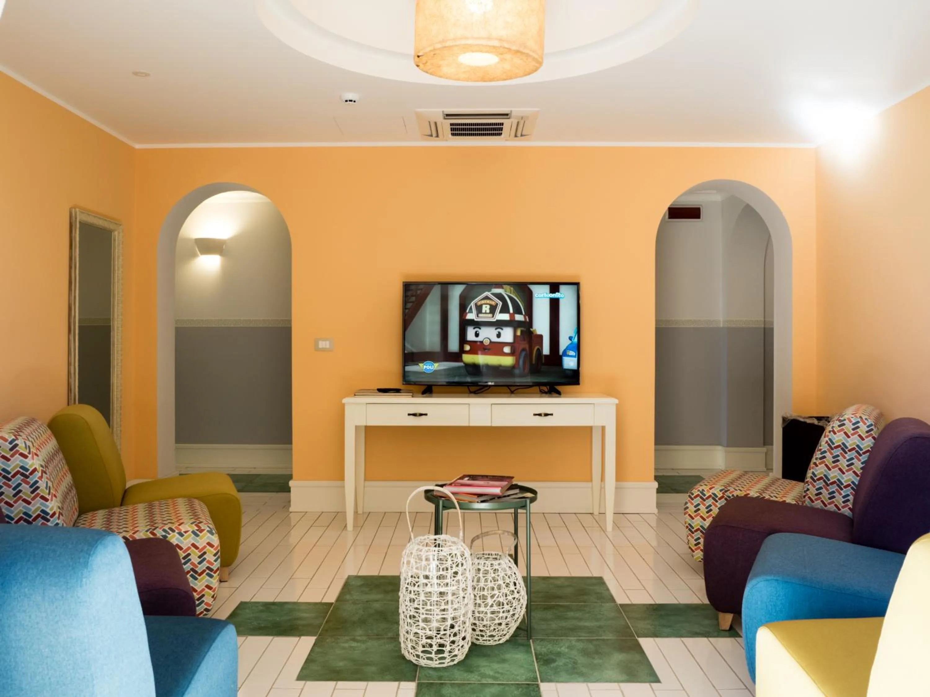 Communal lounge/ TV room in Hotel Danieli Pozzallo