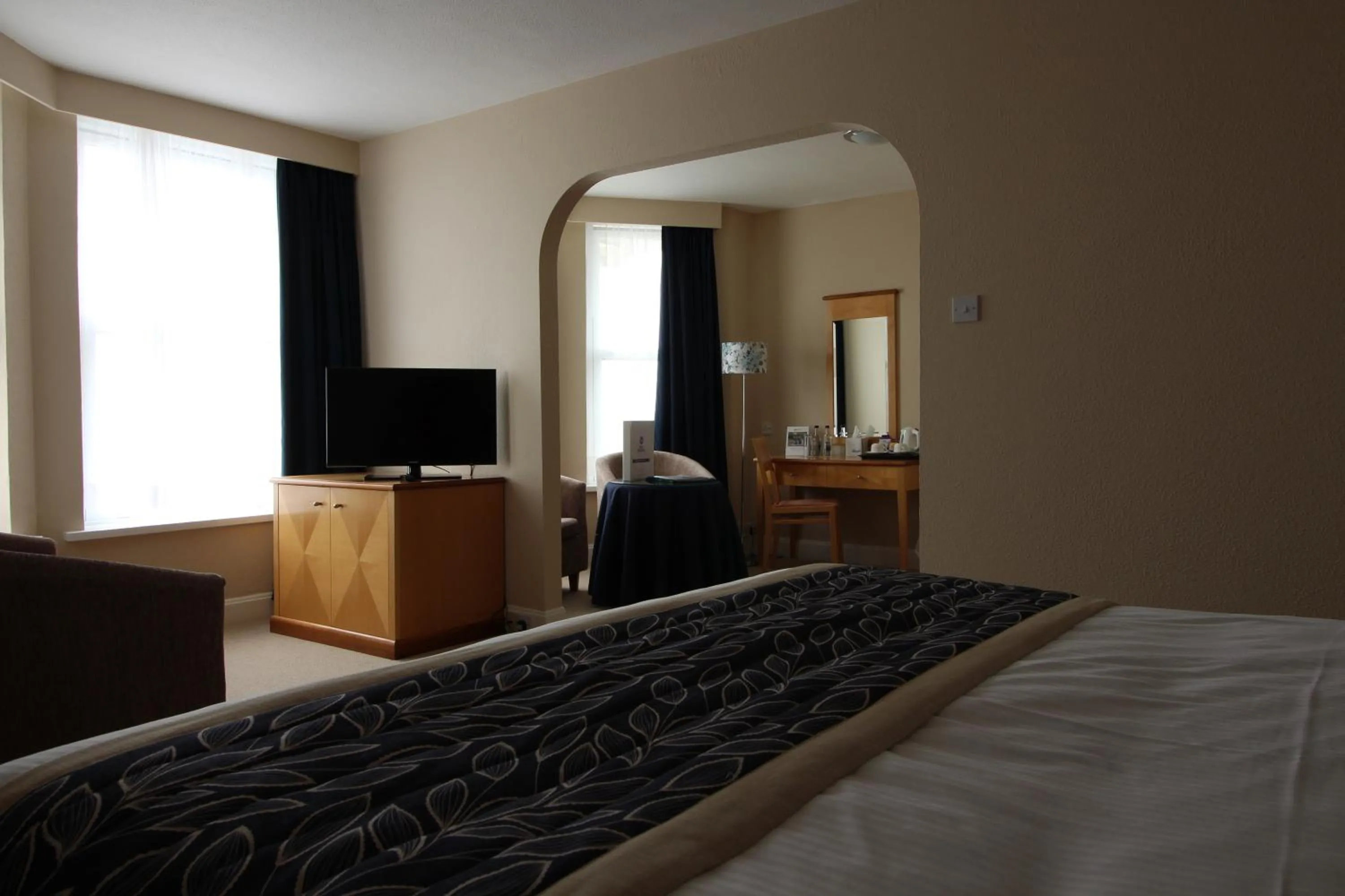Bed, TV/Entertainment Center in Best Western Hotel Bristol