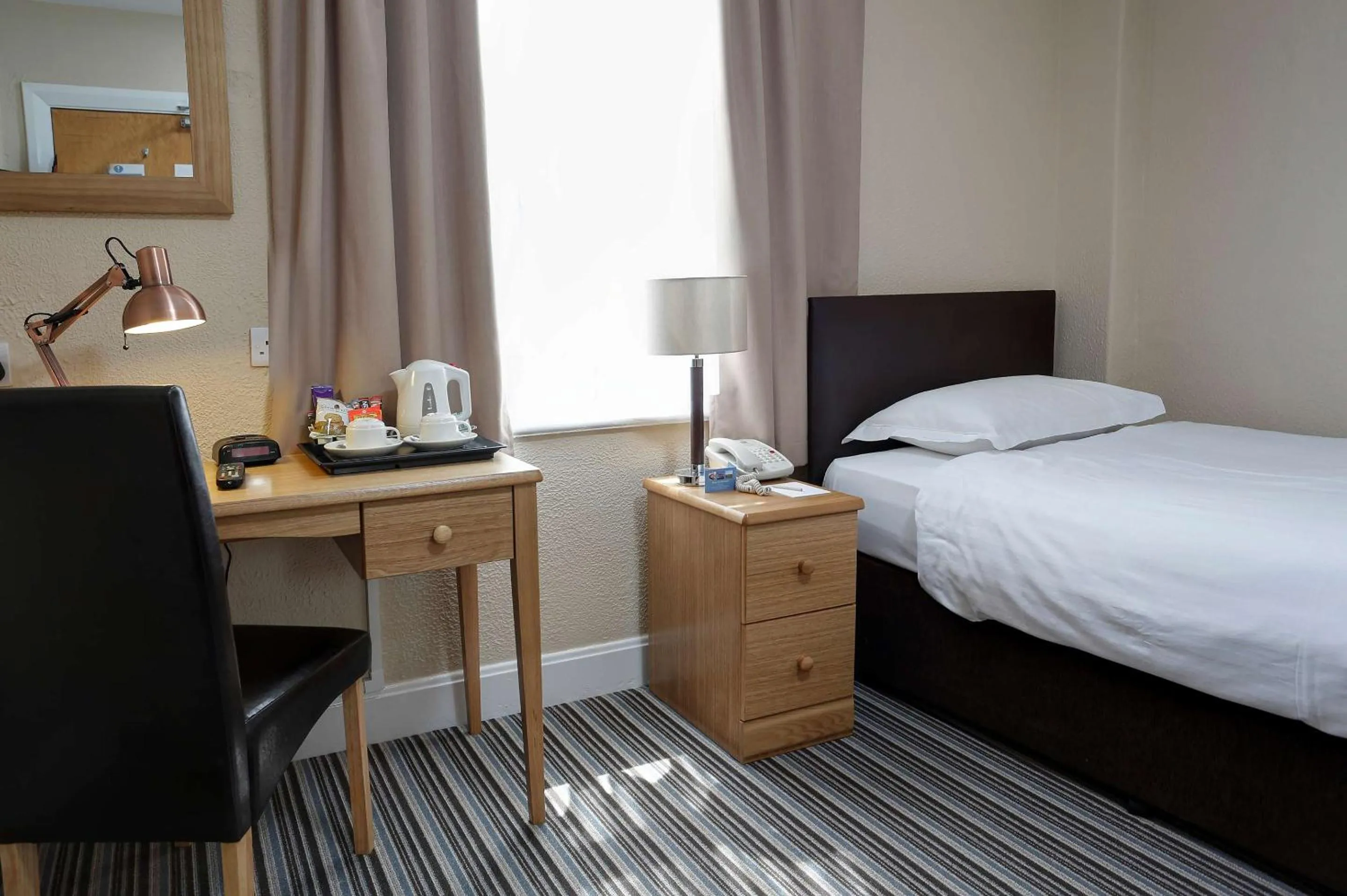 Bed, TV/Entertainment Center in Best Western Hotel Bristol