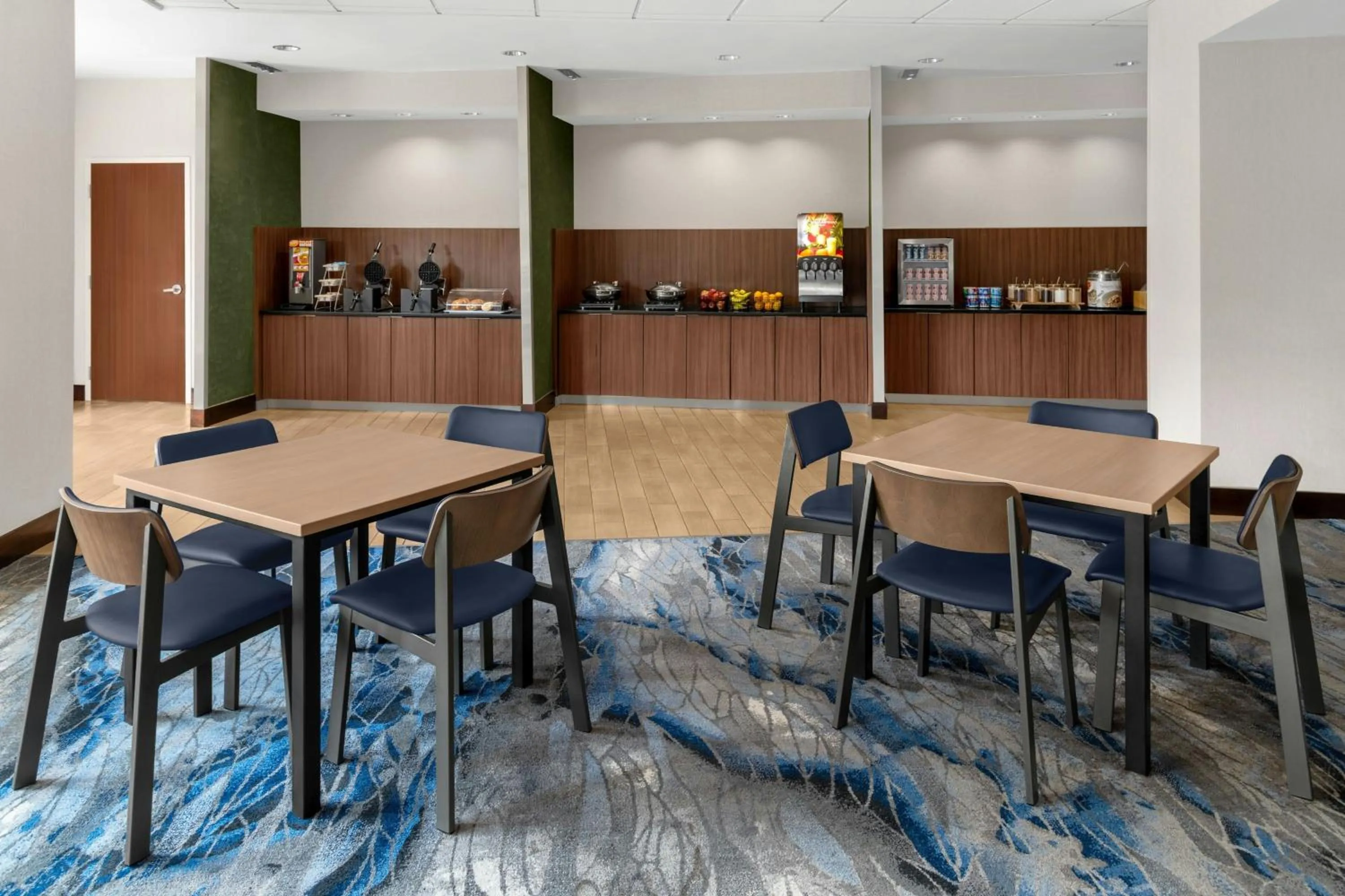 Breakfast in Fairfield Inn & Suites by Marriott Atlanta Acworth