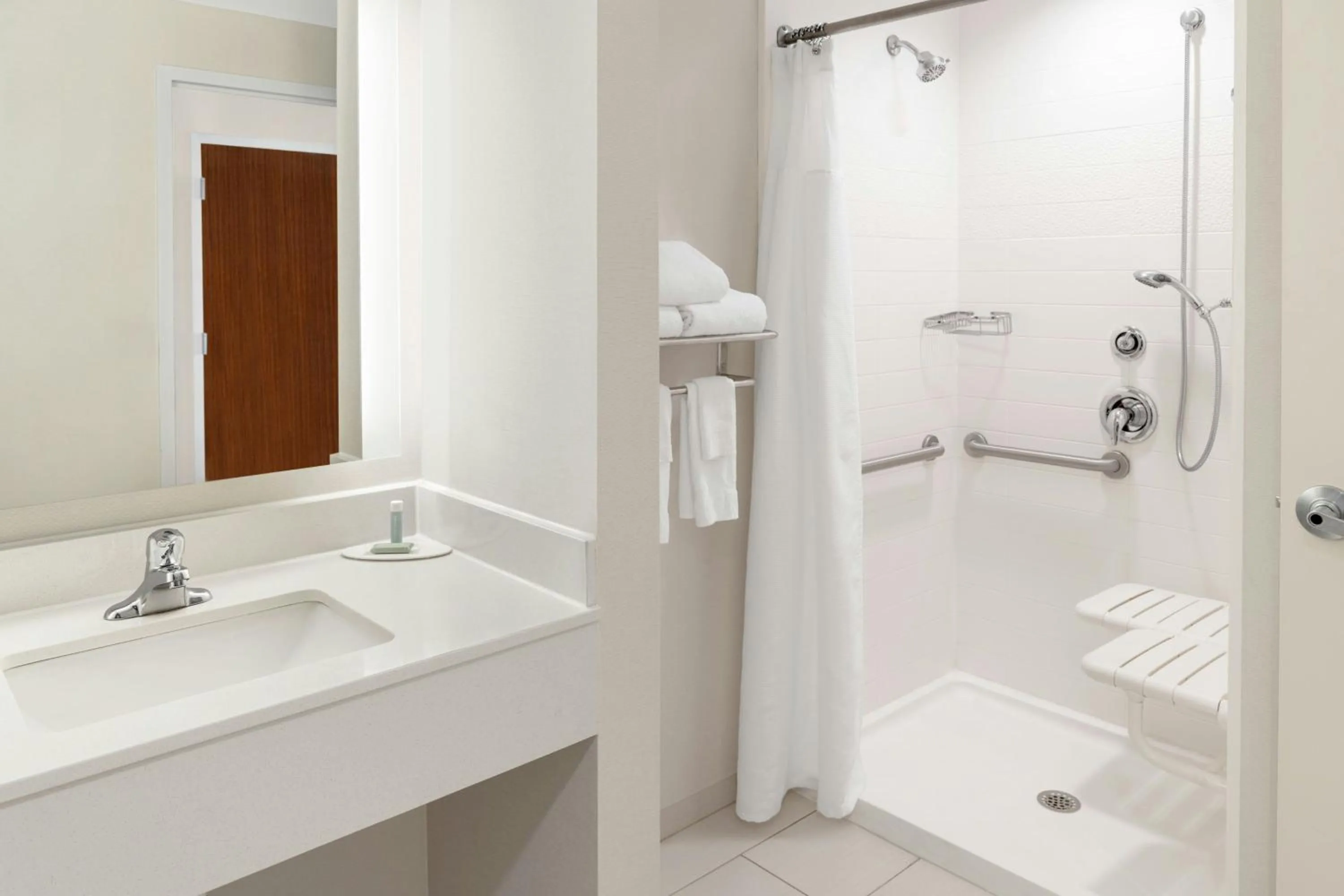 Bathroom in Fairfield Inn & Suites by Marriott Atlanta Acworth