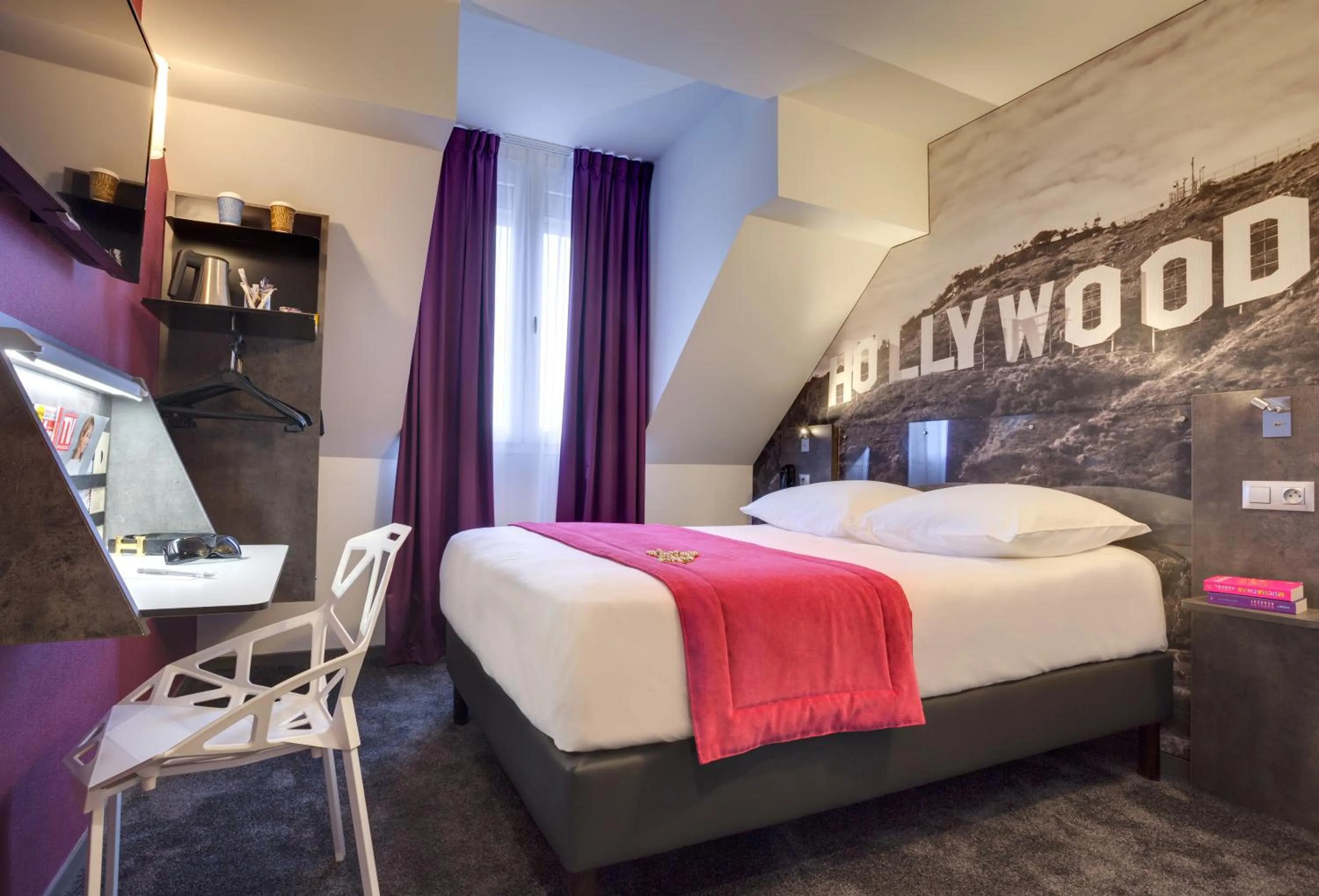 Bedroom, Bed in Hôtel Kyriad Rennes Centre Gare