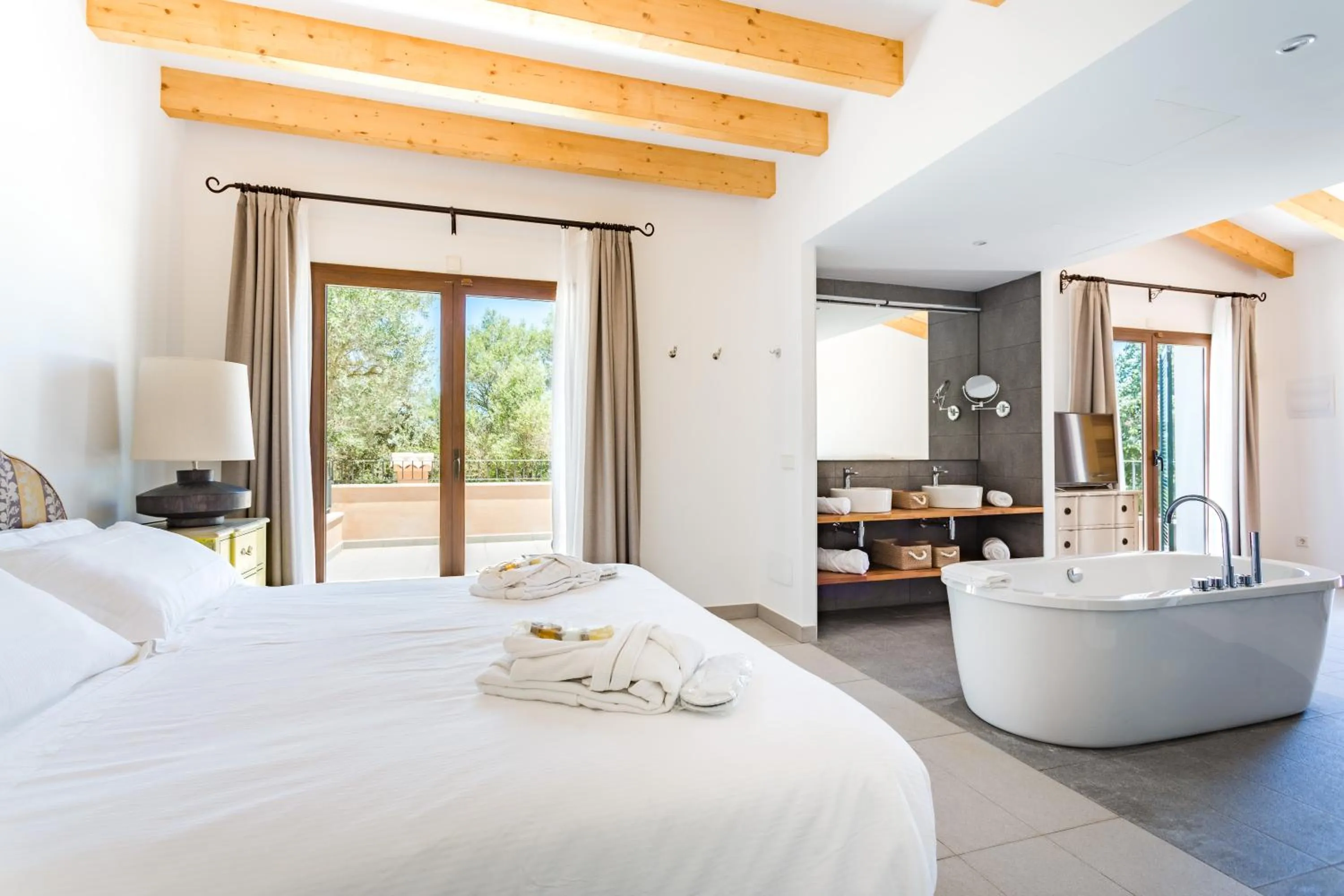 Bed in Agroturismo Ses Vistes