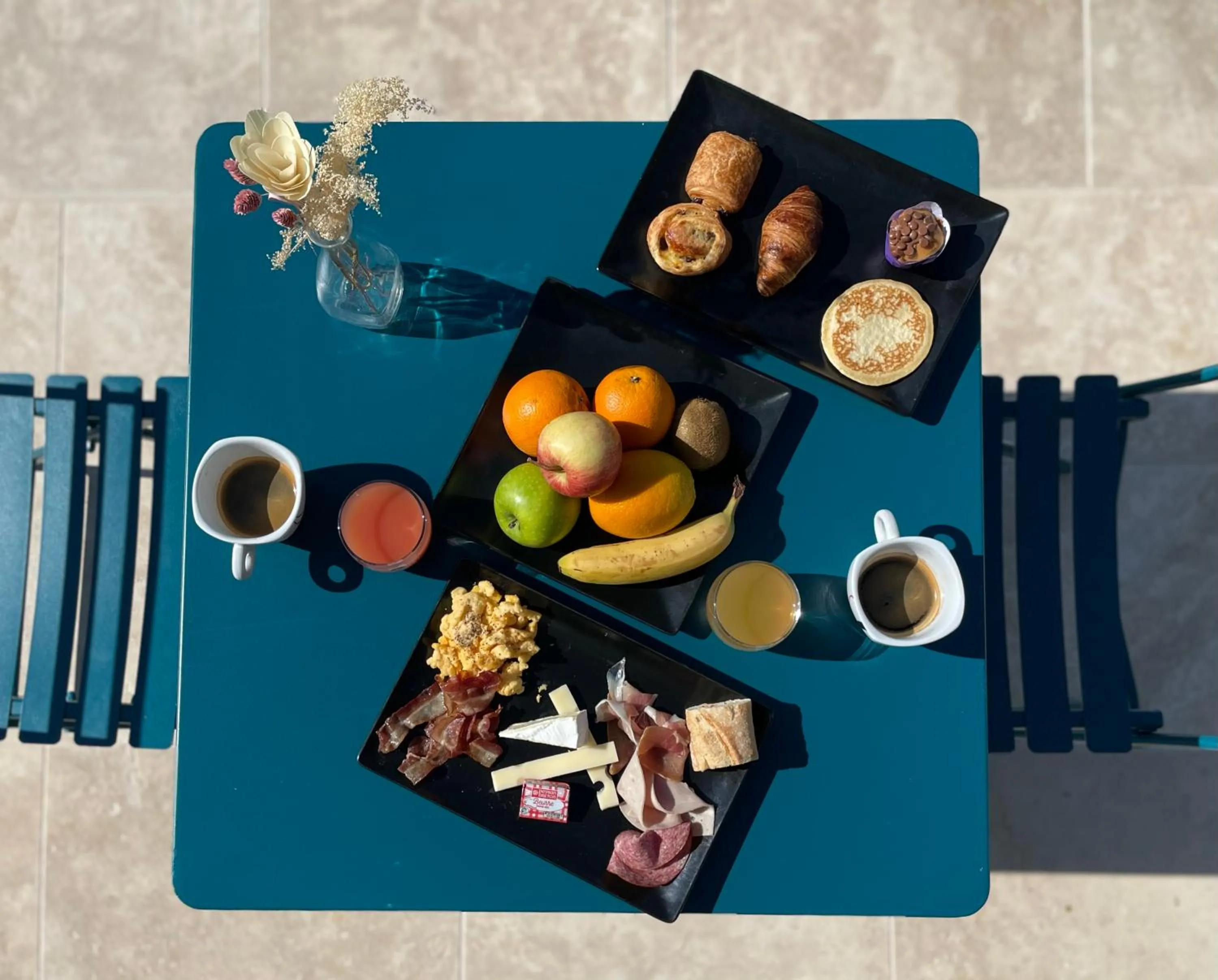 Breakfast in Hôtel Le Roxane