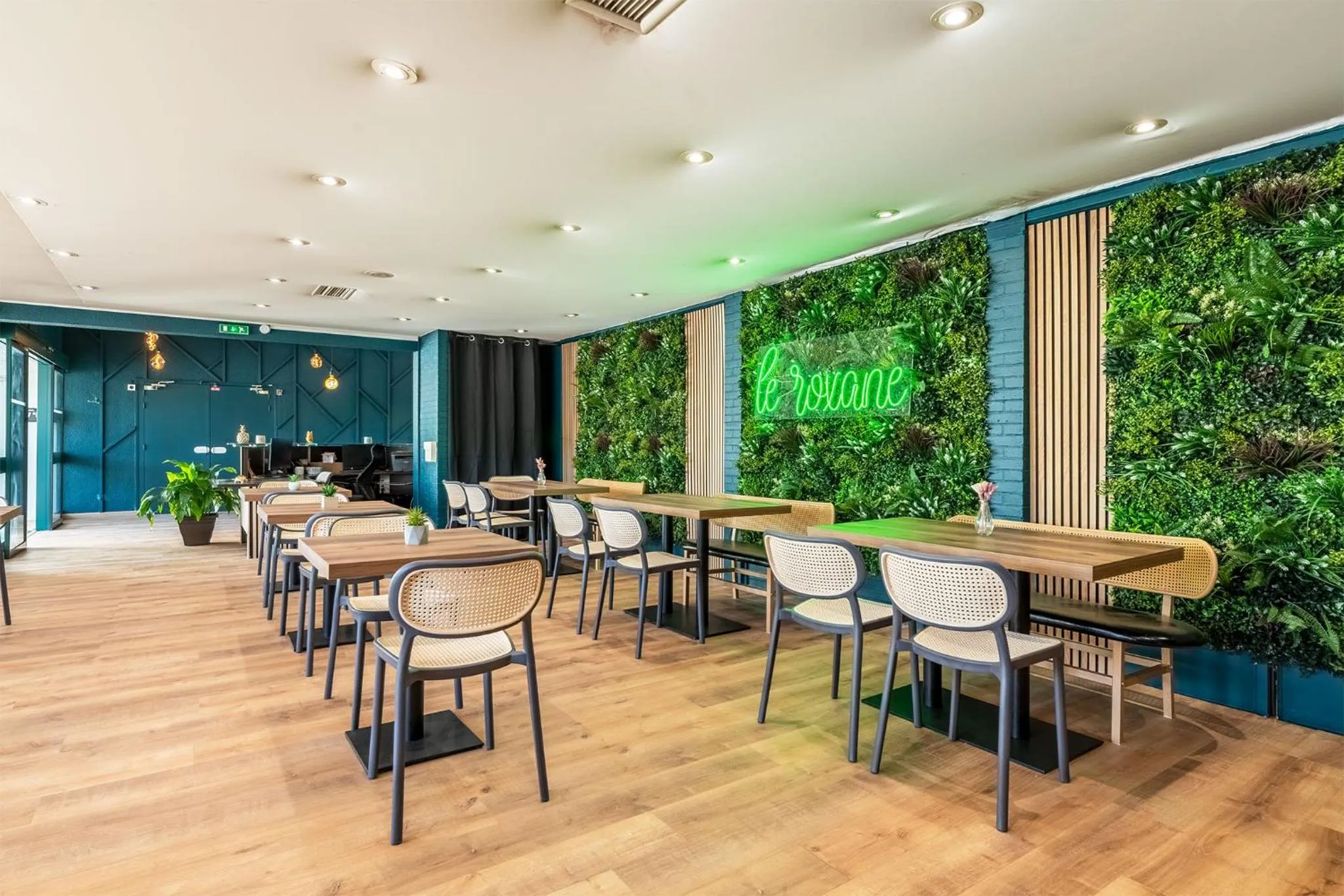 Breakfast in Hôtel Le Roxane