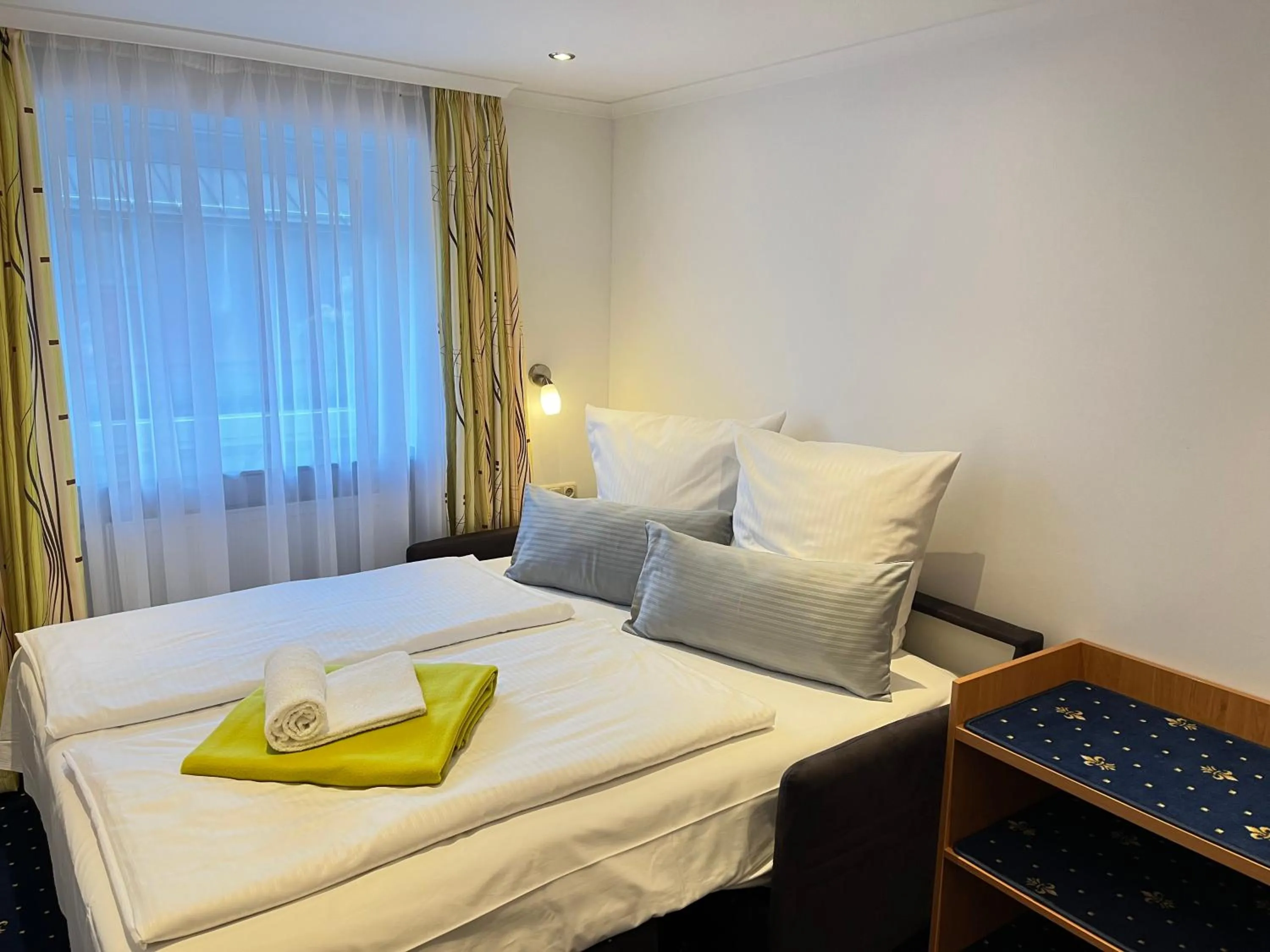 Bed in Hotel Post - regionales großes Frühstücksbuffet - auch GF & LF