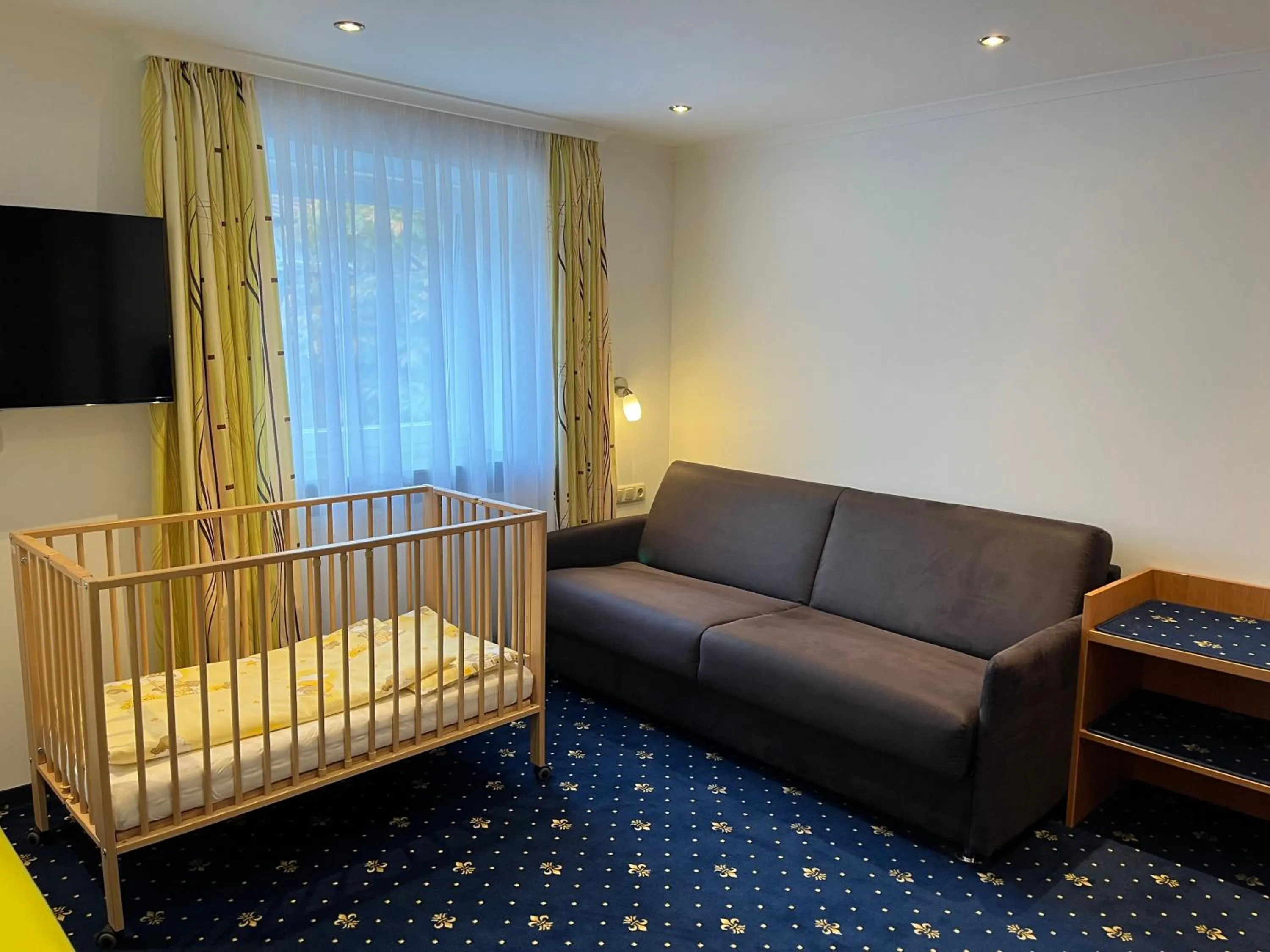 Seating area, Bed in Hotel Post - regionales großes Frühstücksbuffet - auch GF & LF