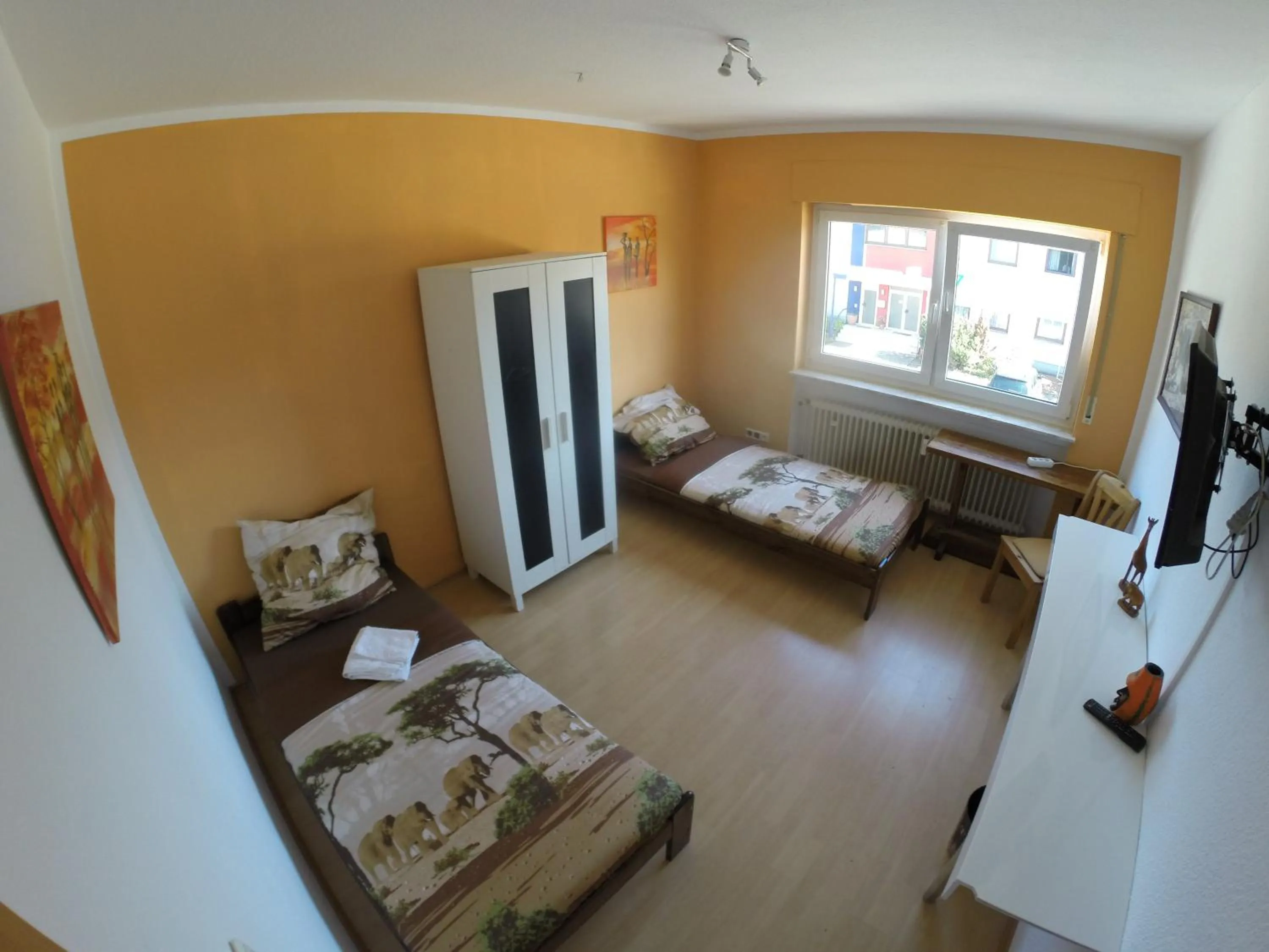 Photo of the whole room, Bed in Die Werkstatt