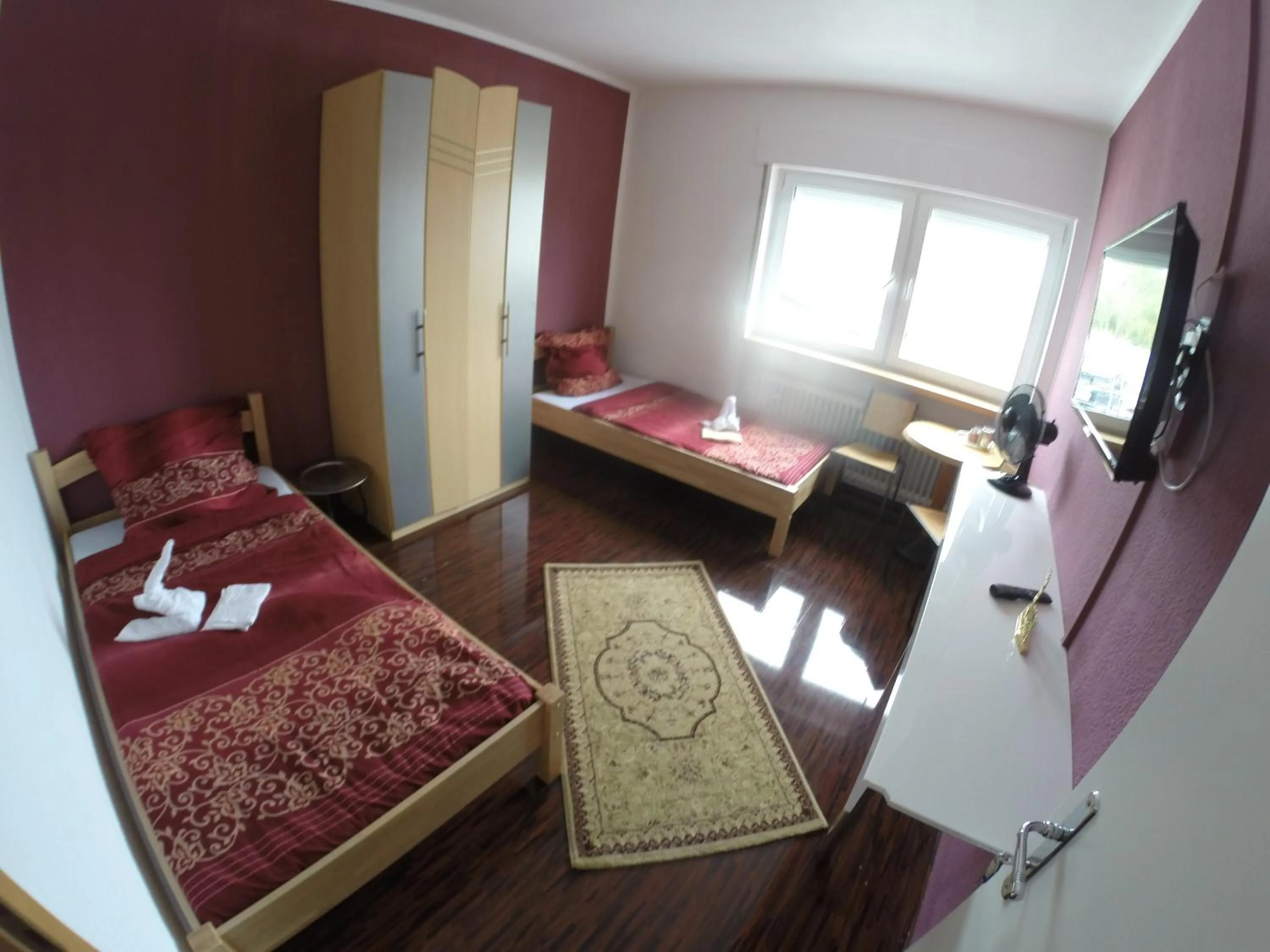 Photo of the whole room, Bed in Die Werkstatt