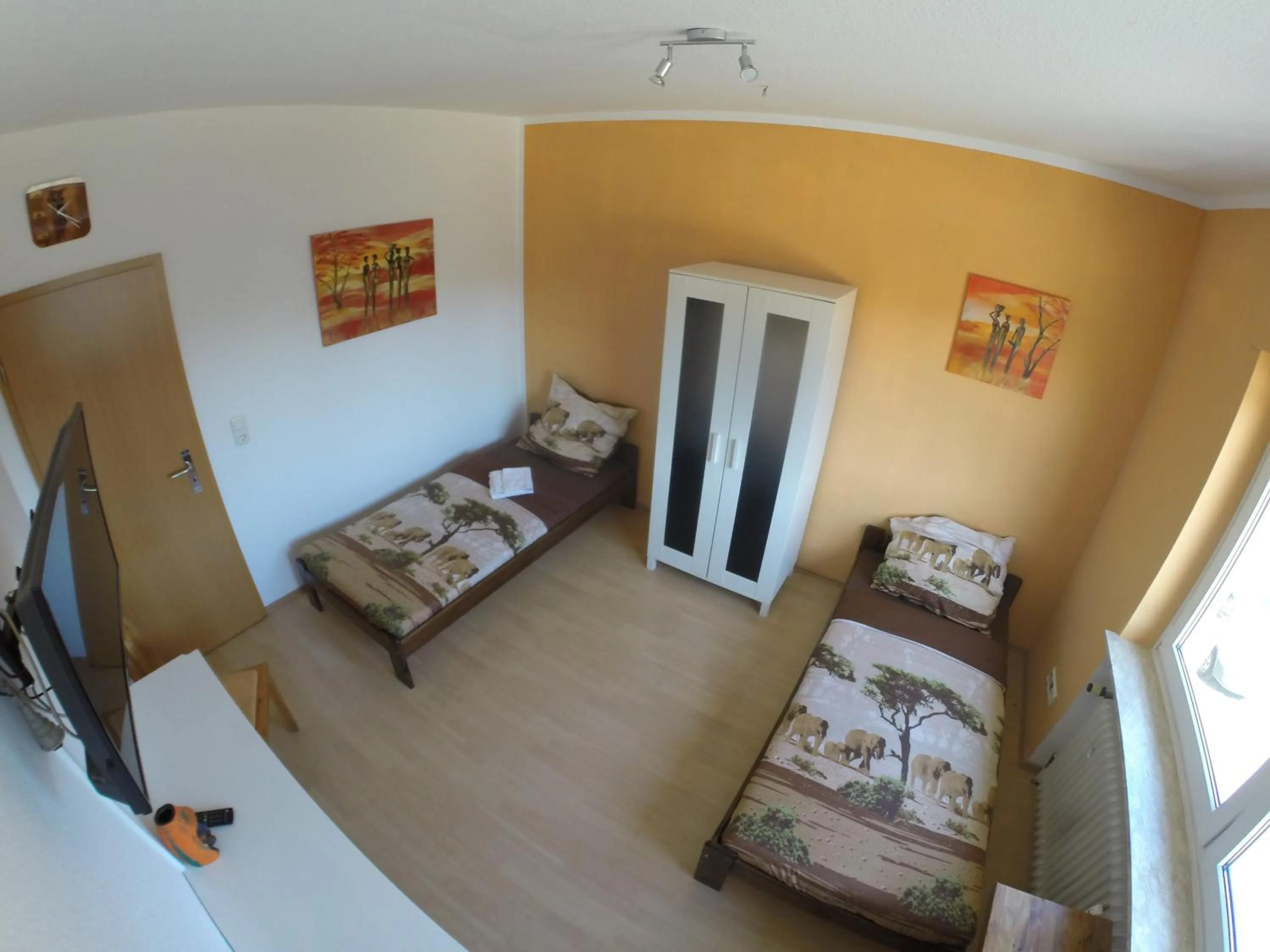 Photo of the whole room, Bed in Die Werkstatt