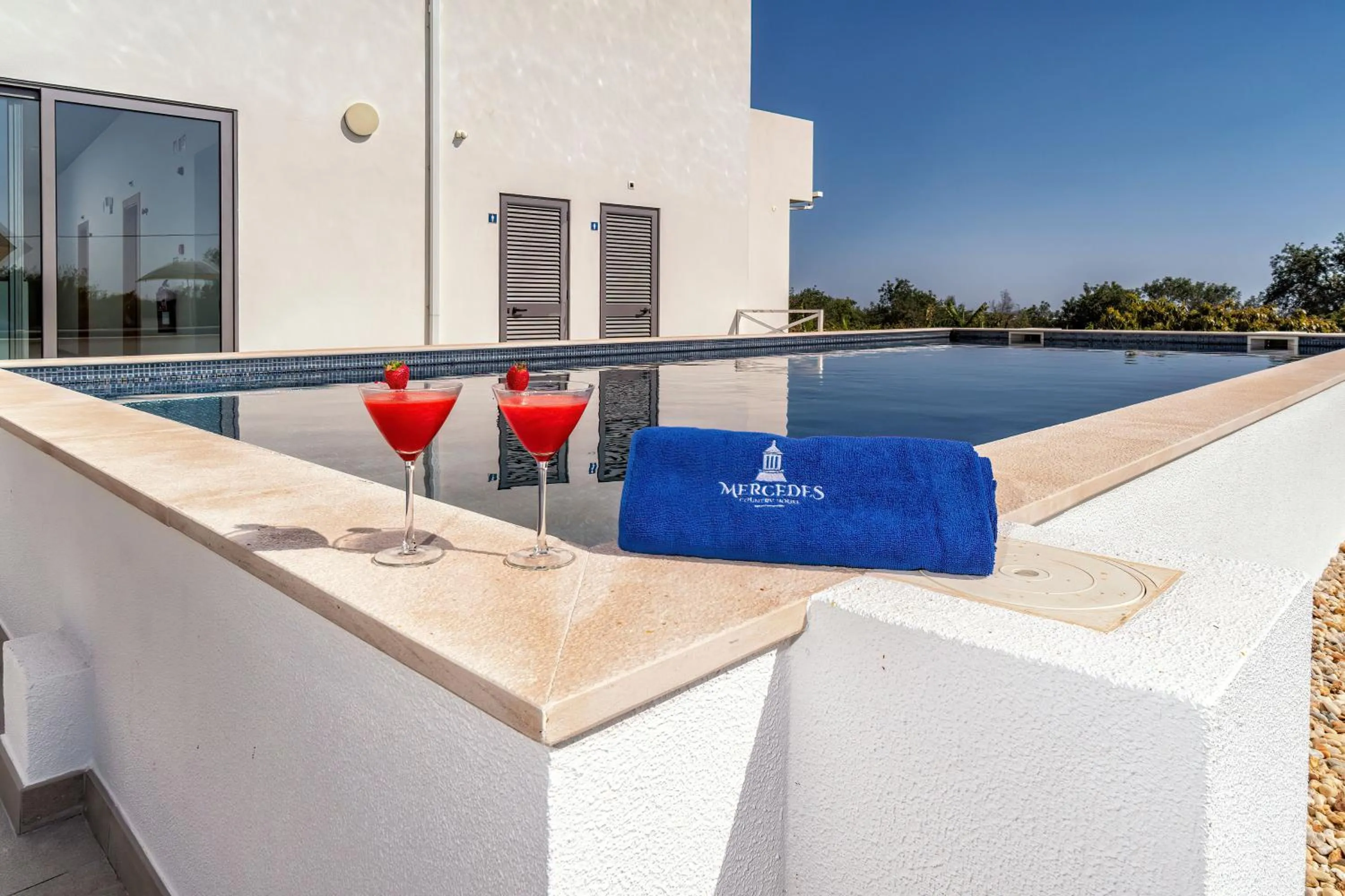 Swimming pool in Mercedes Country House