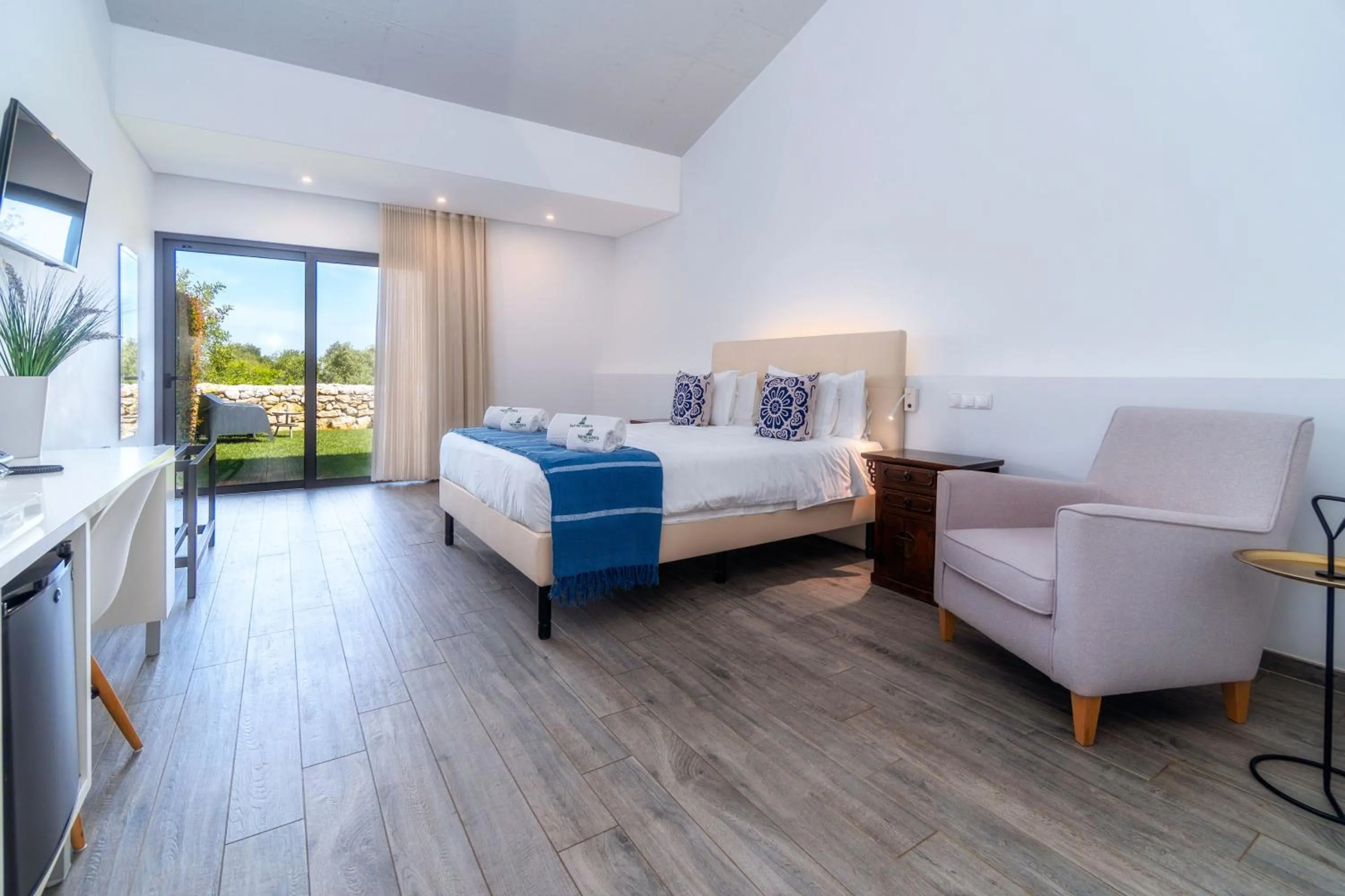 Deluxe Double Room with Garden in Mercedes Country House