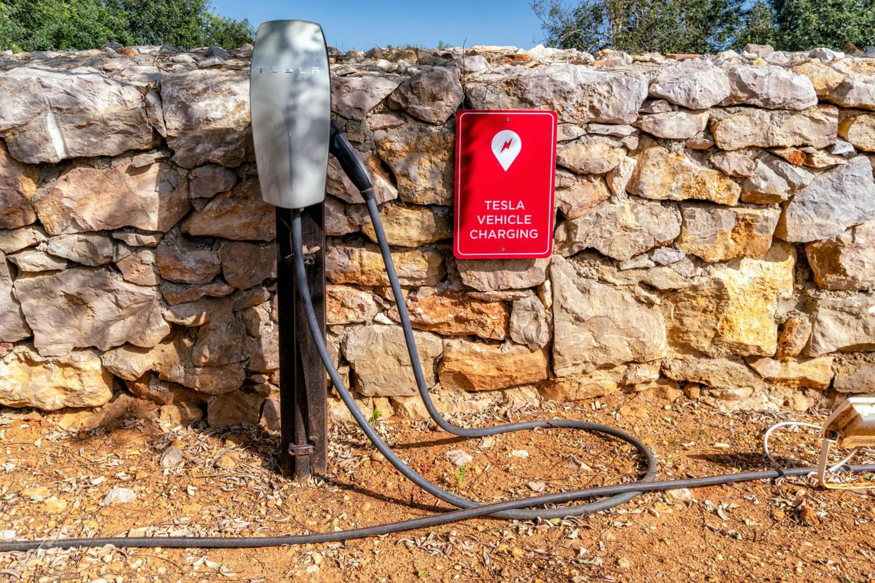 Parking in Mercedes Country House