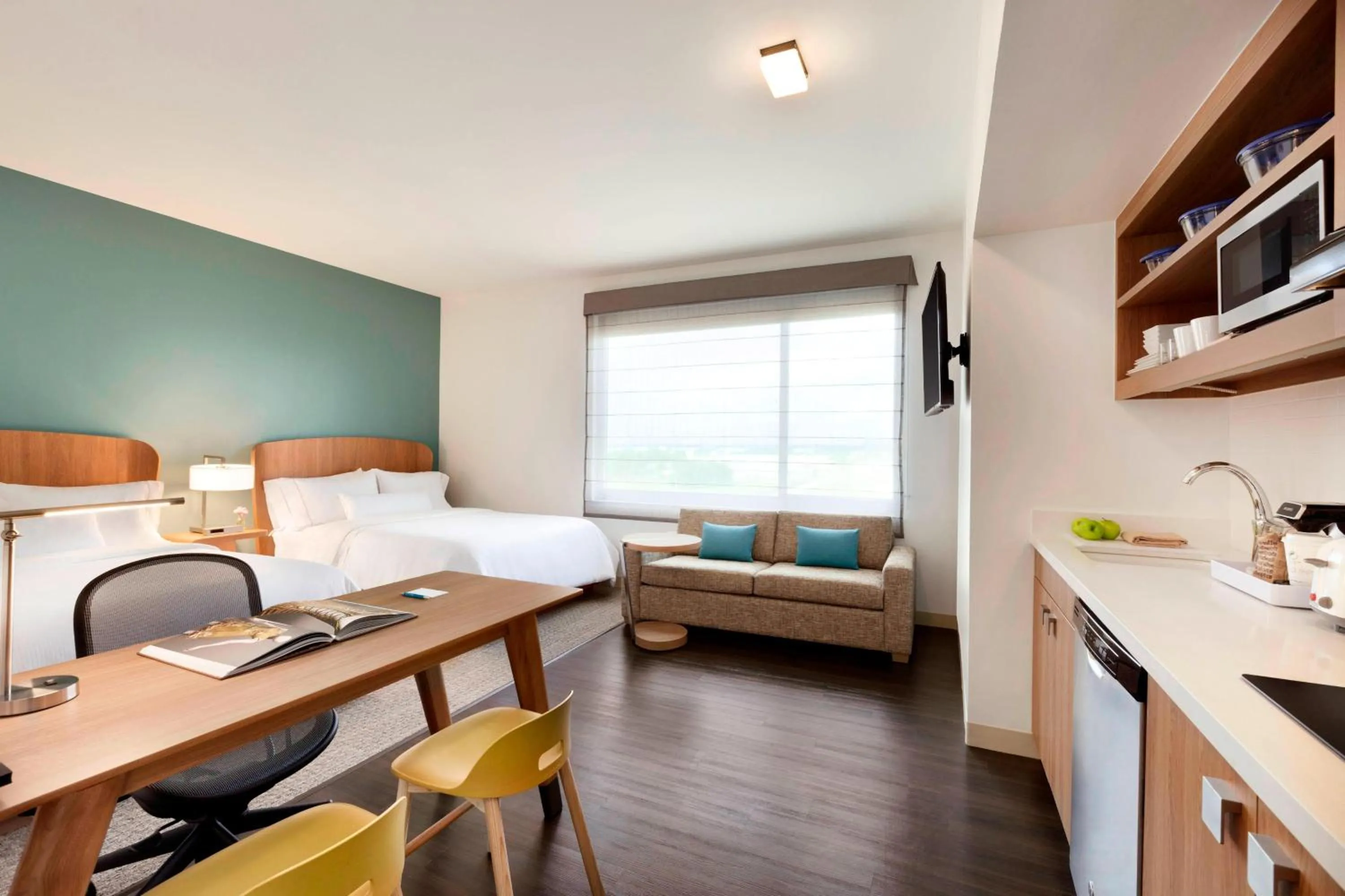 Photo of the whole room, Bed in Element Dallas Love Field