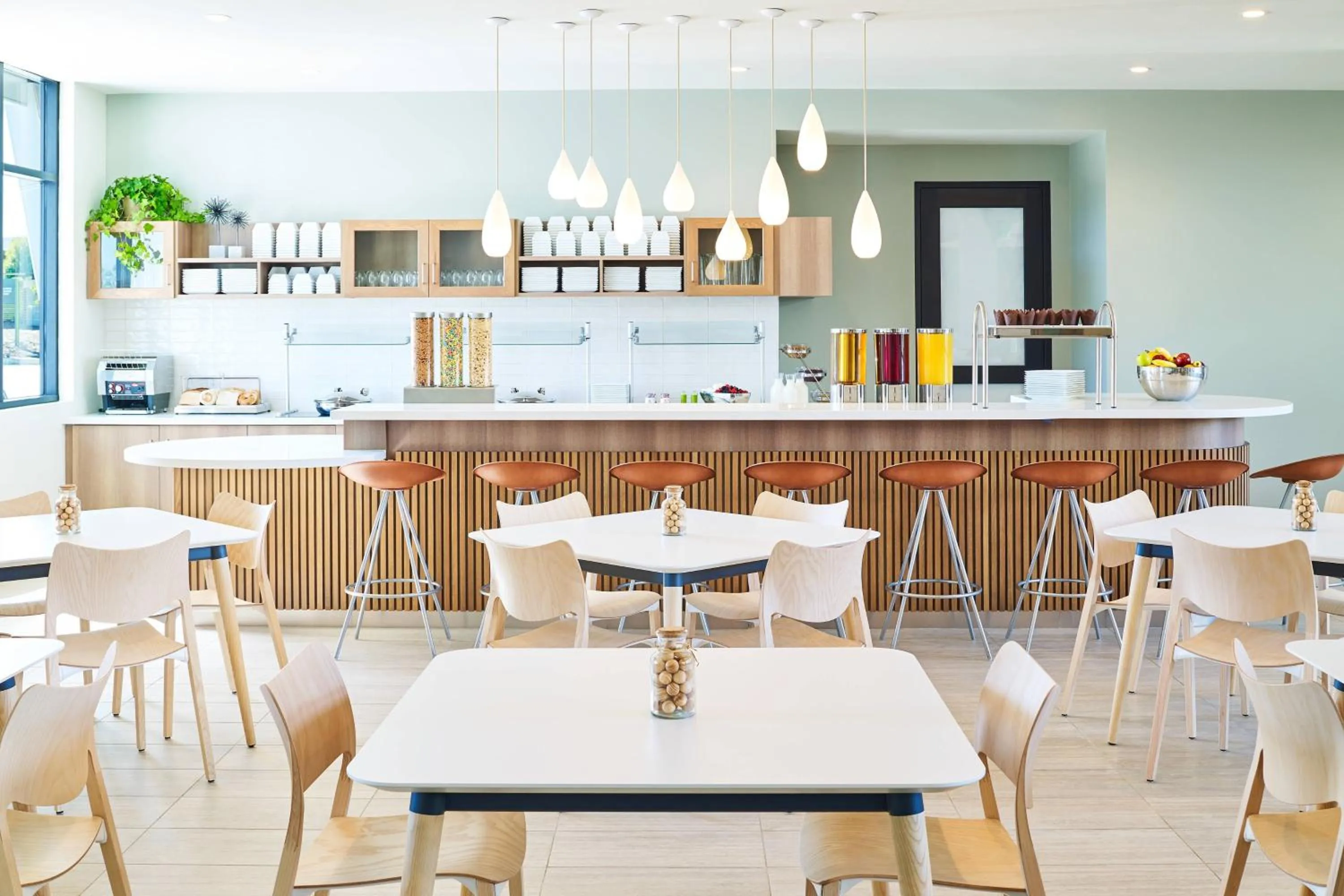 Restaurant/places to eat in Element West Des Moines