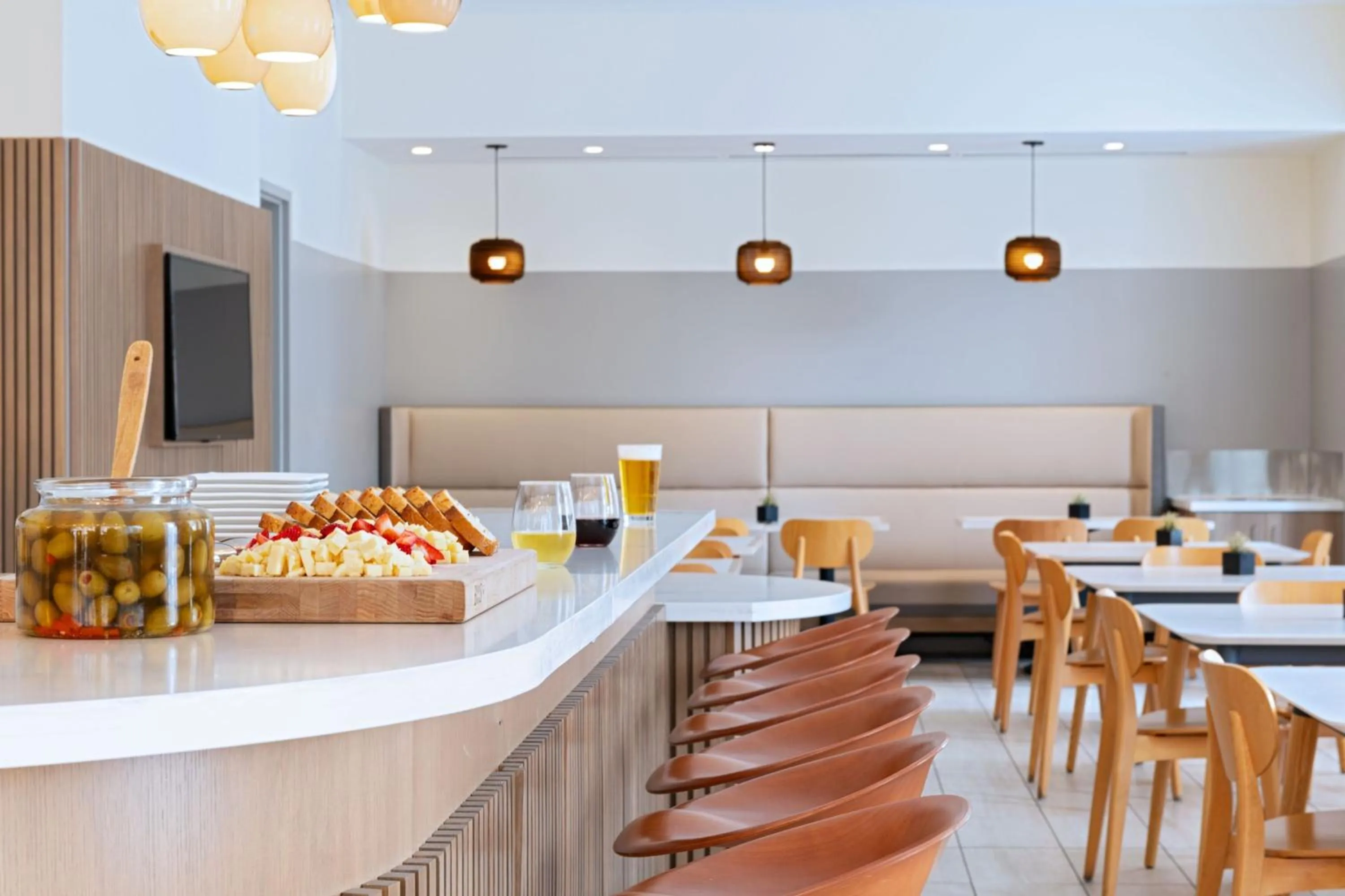 Restaurant/places to eat in Element Austin Downtown