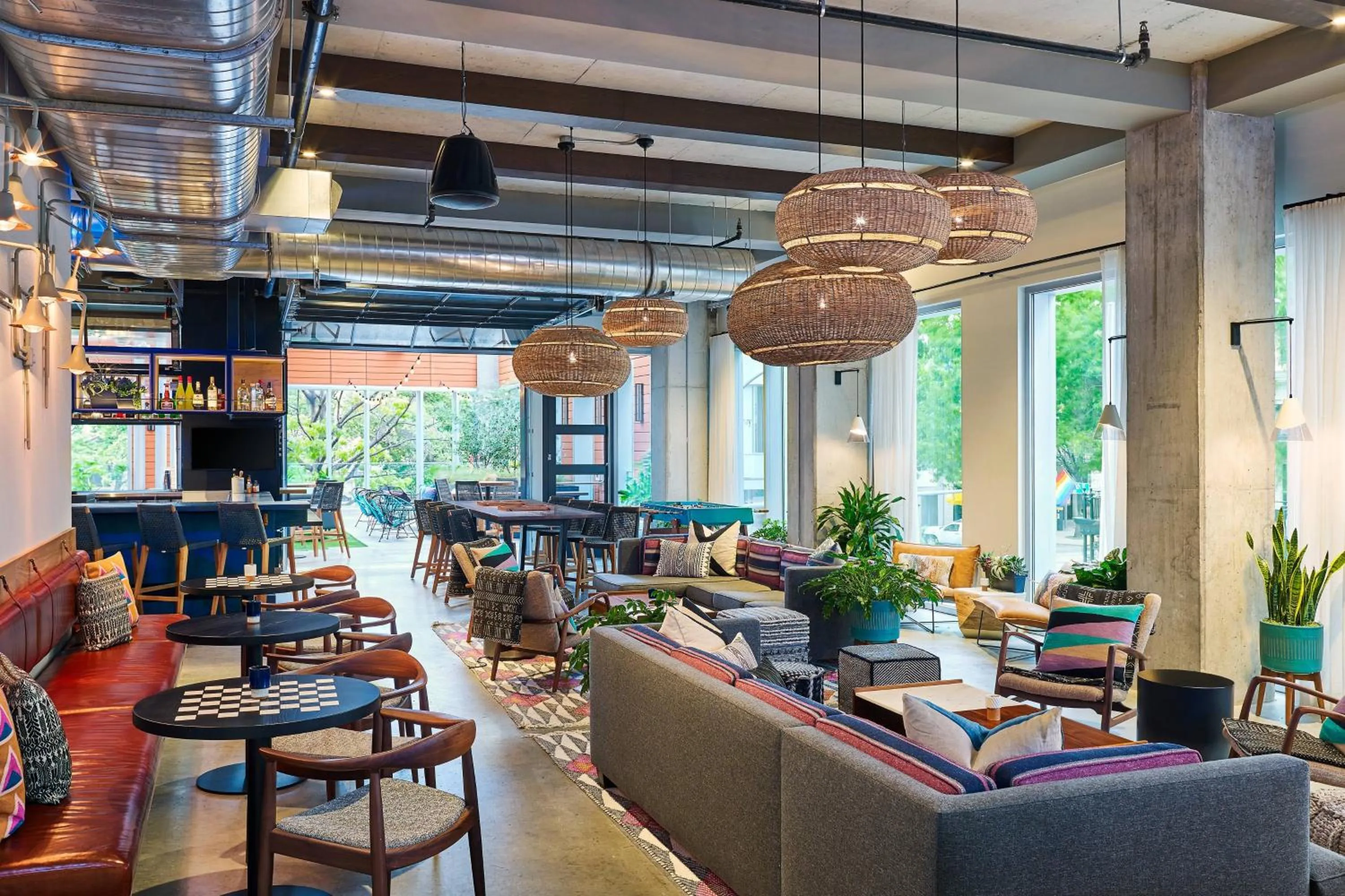 Restaurant/places to eat in Aloft Austin Downtown