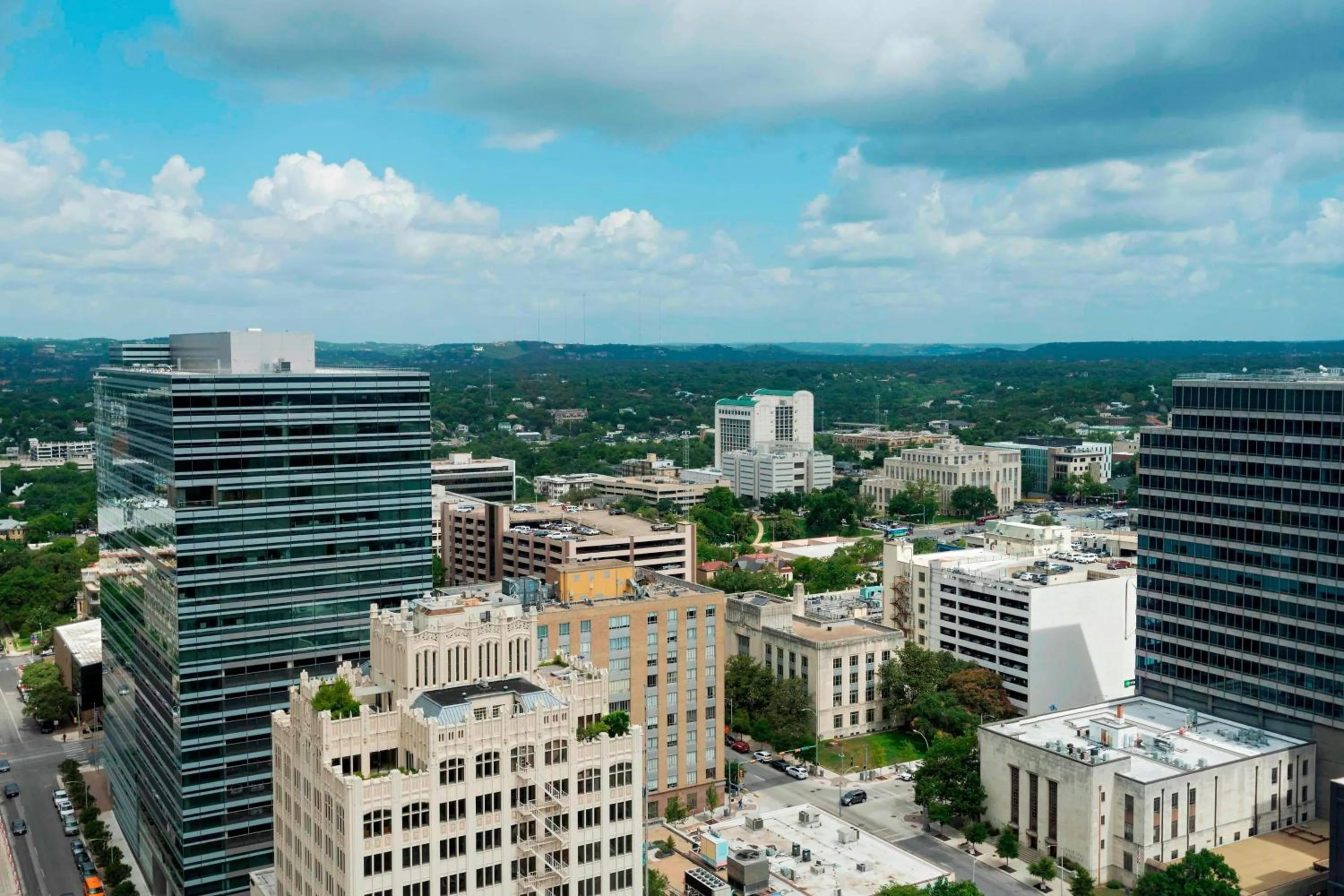 Photo of the whole room in Aloft Austin Downtown