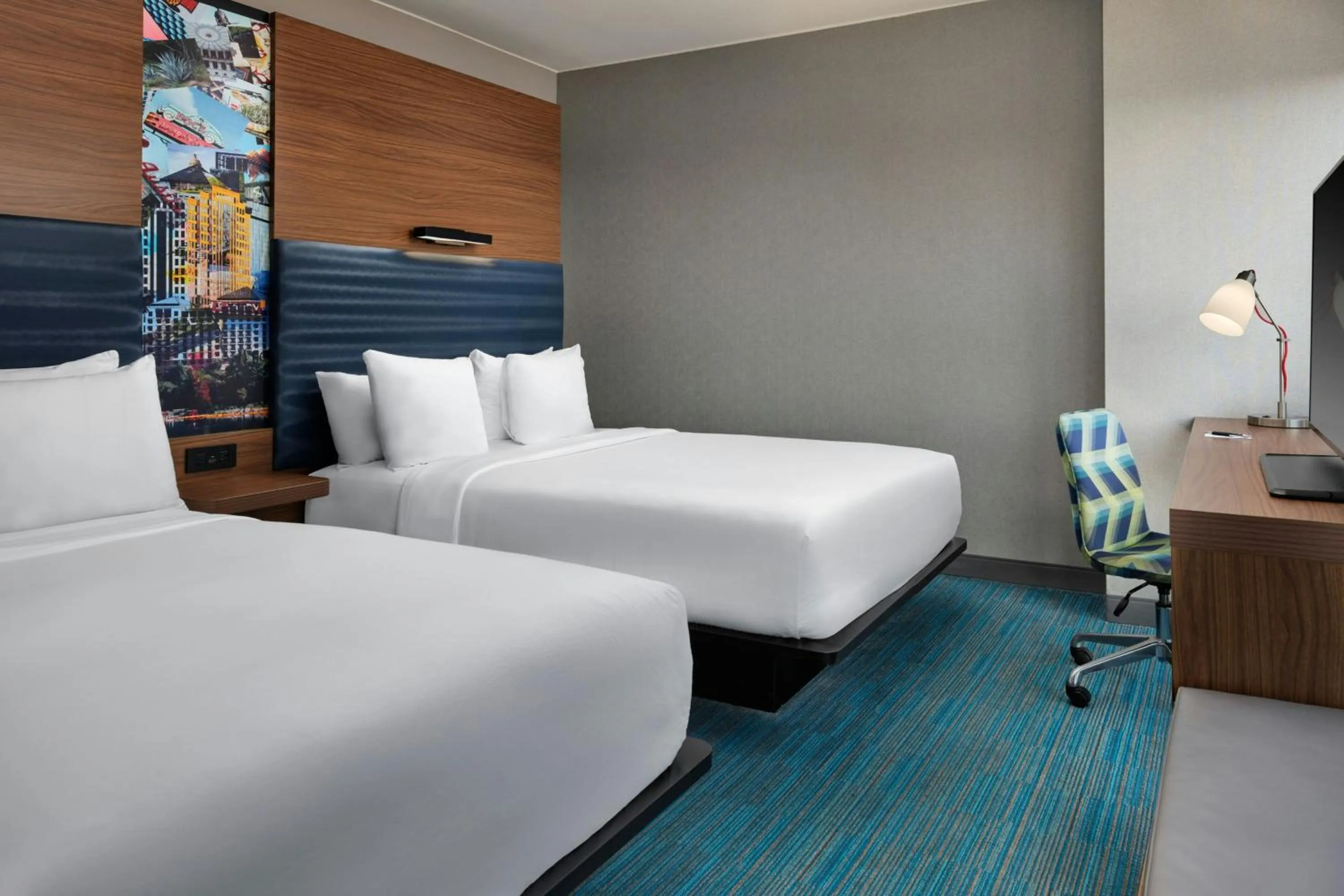 Photo of the whole room, Bed in Aloft Austin Downtown