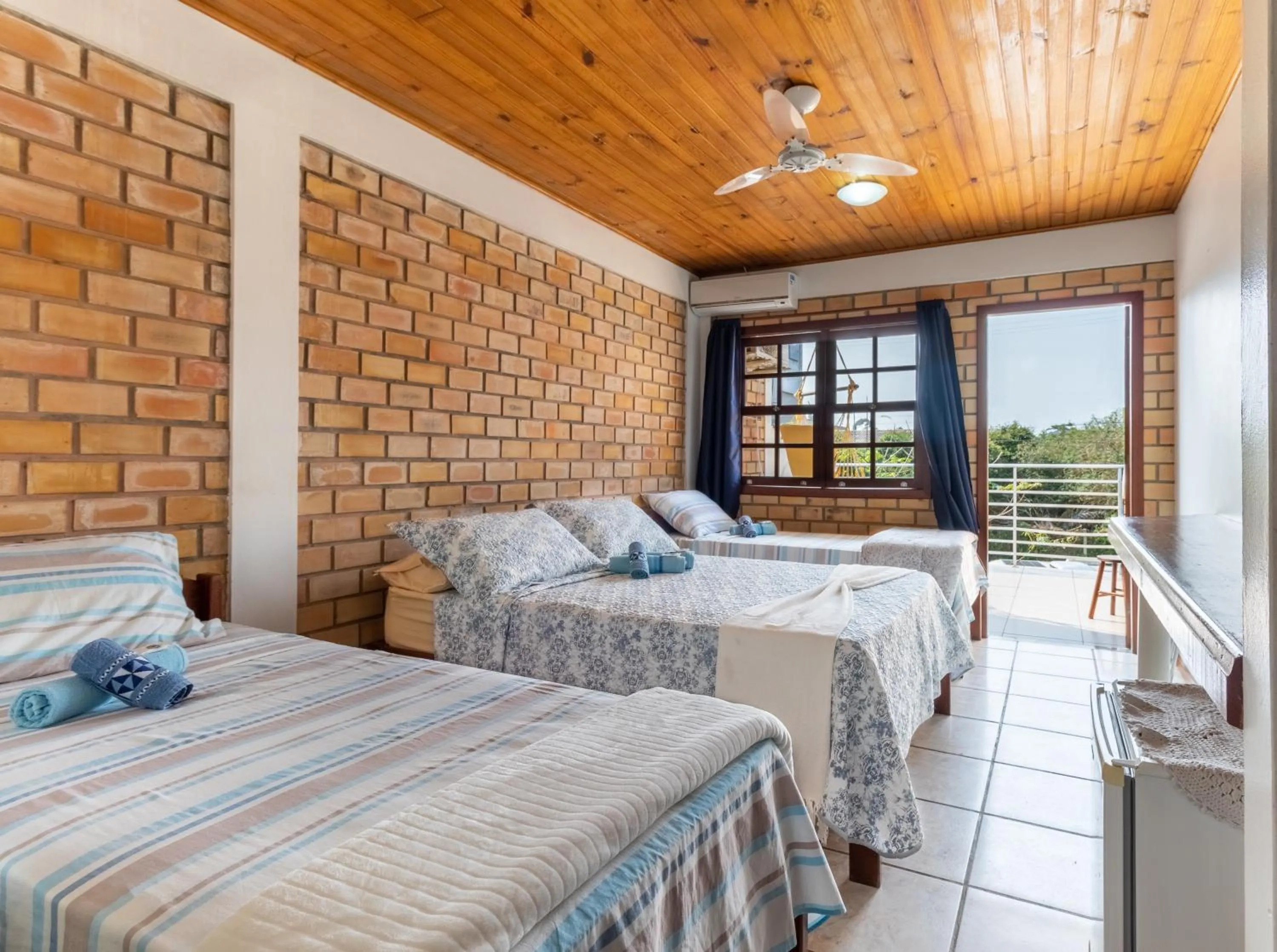 Bathroom, Bed in Pousada Baleia Franca