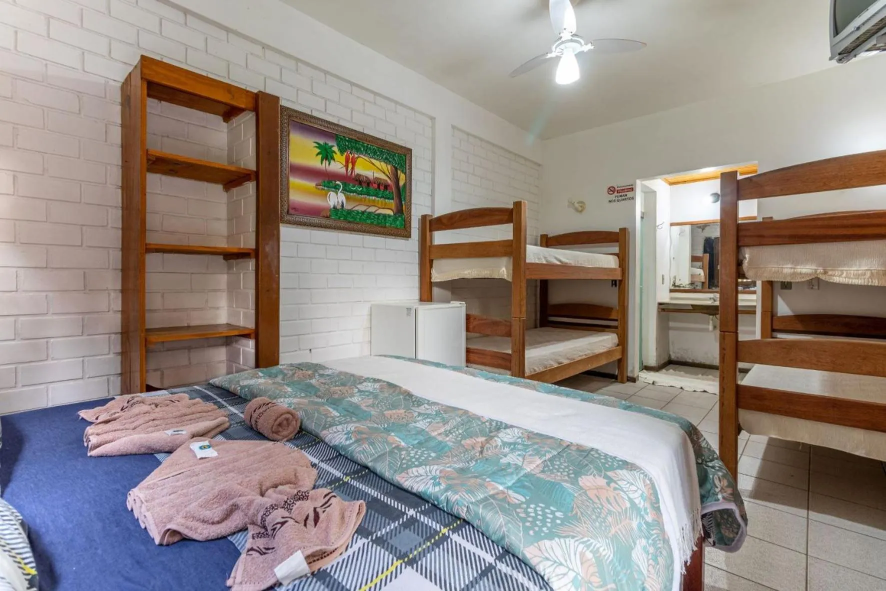 Bathroom, Bed in Pousada Baleia Franca
